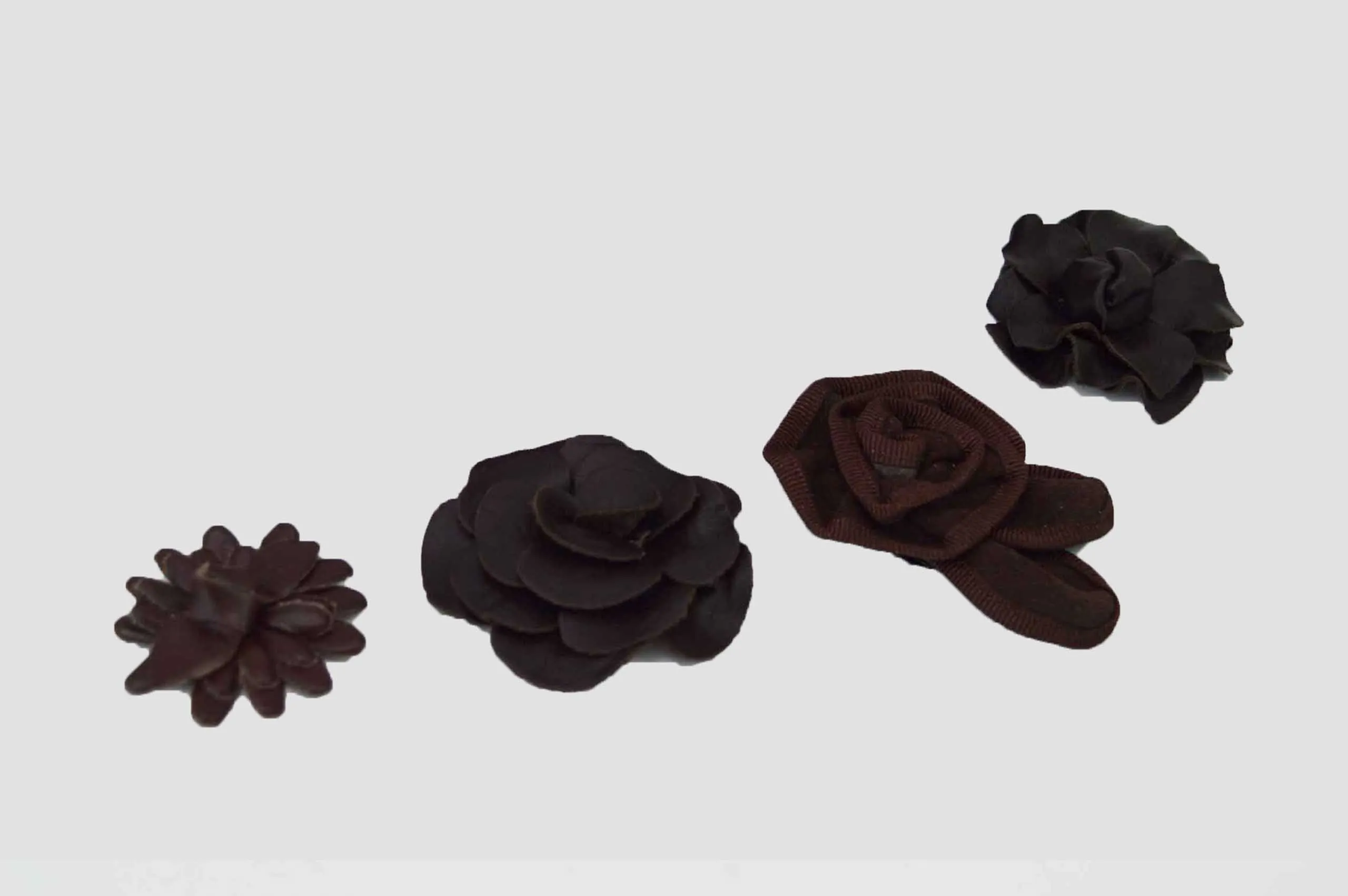 Adornos de piel en marron chocolate para zapatos