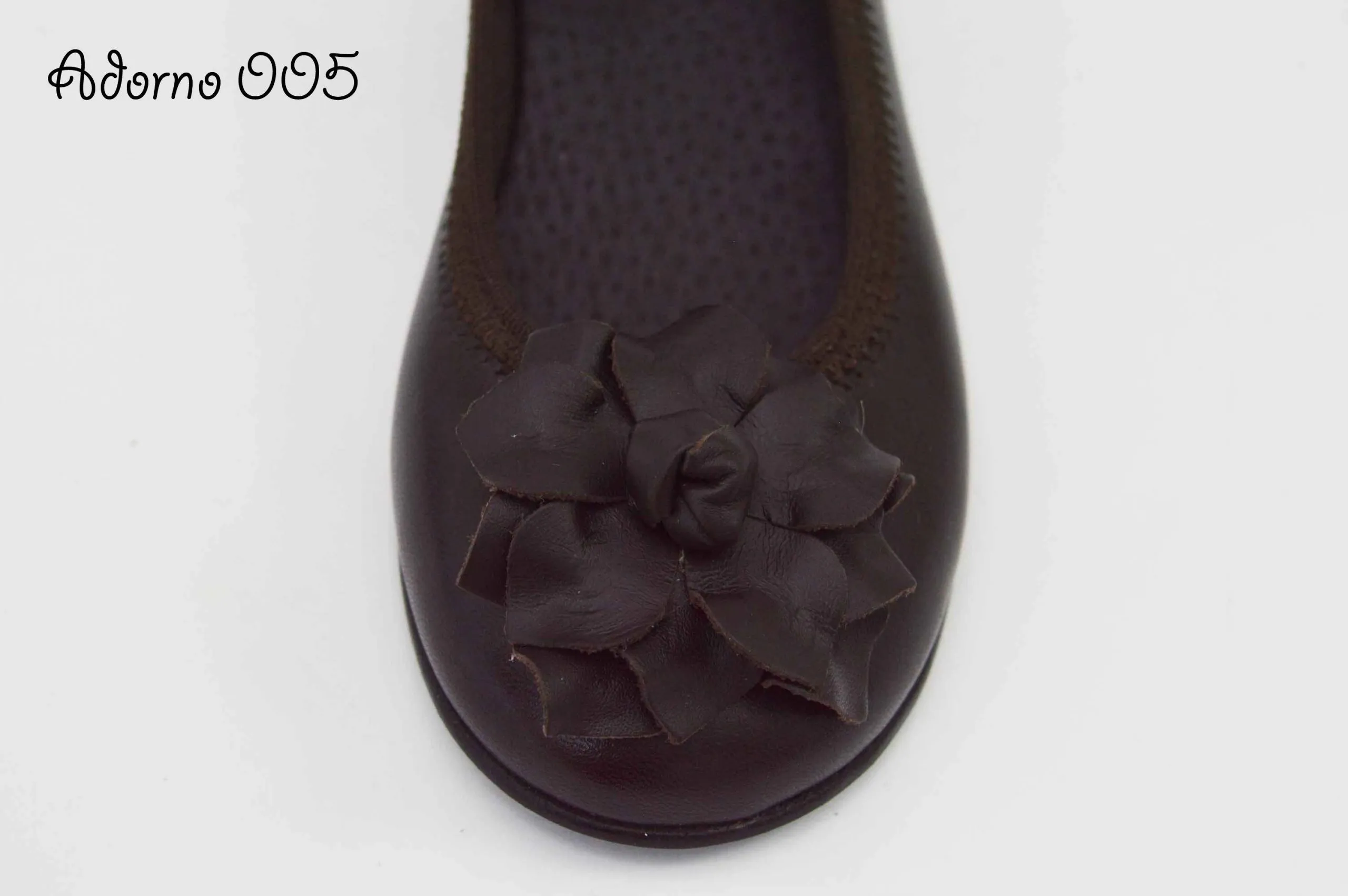 Adornos de piel en marron chocolate para zapatos