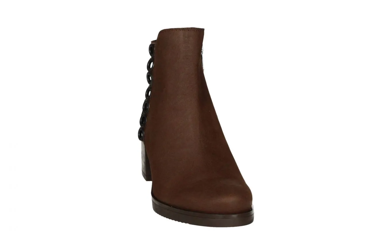 Botin Serraje Marron Trasera Grabado Avestruz