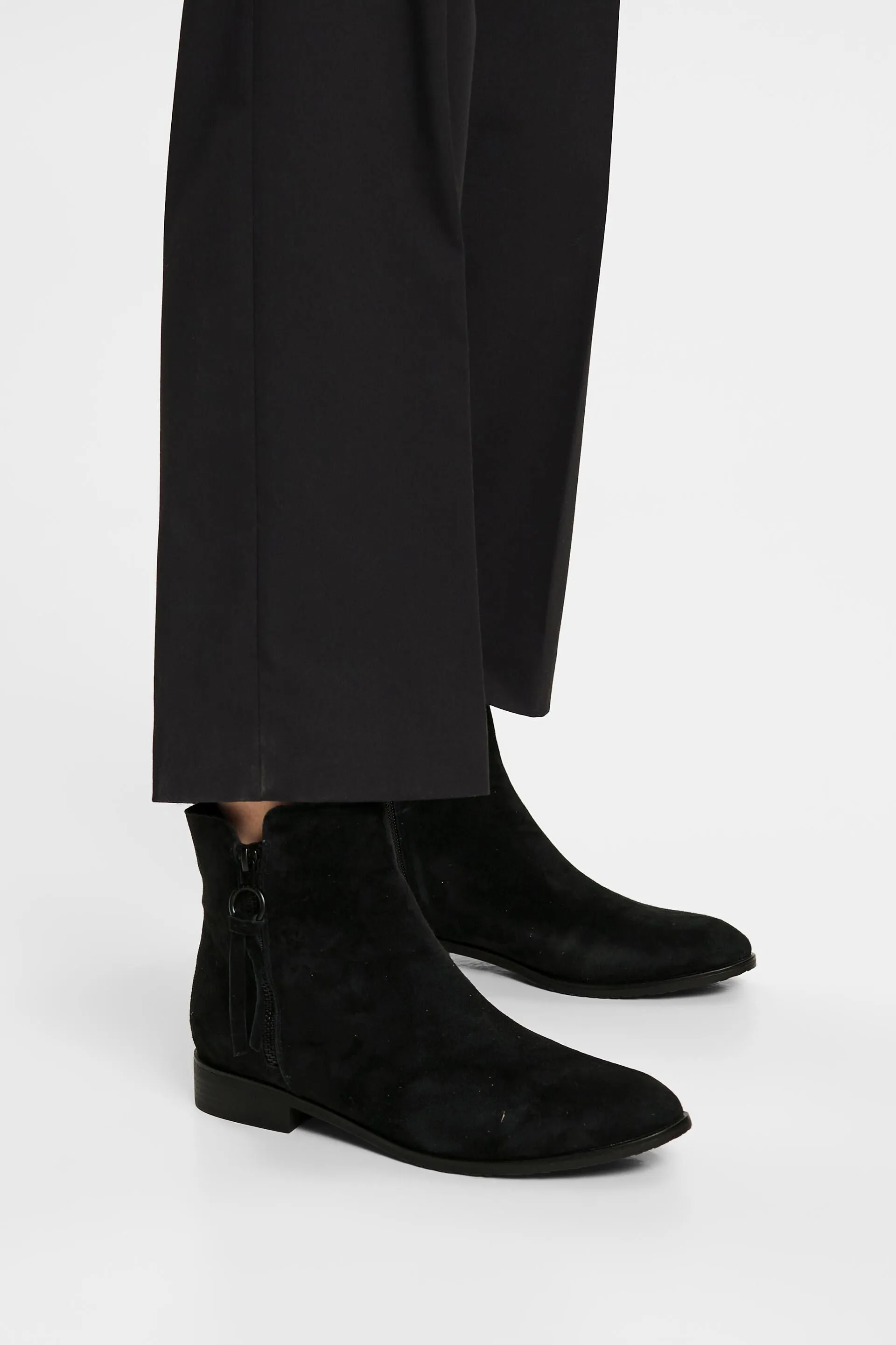 Botines de ante con cremallera