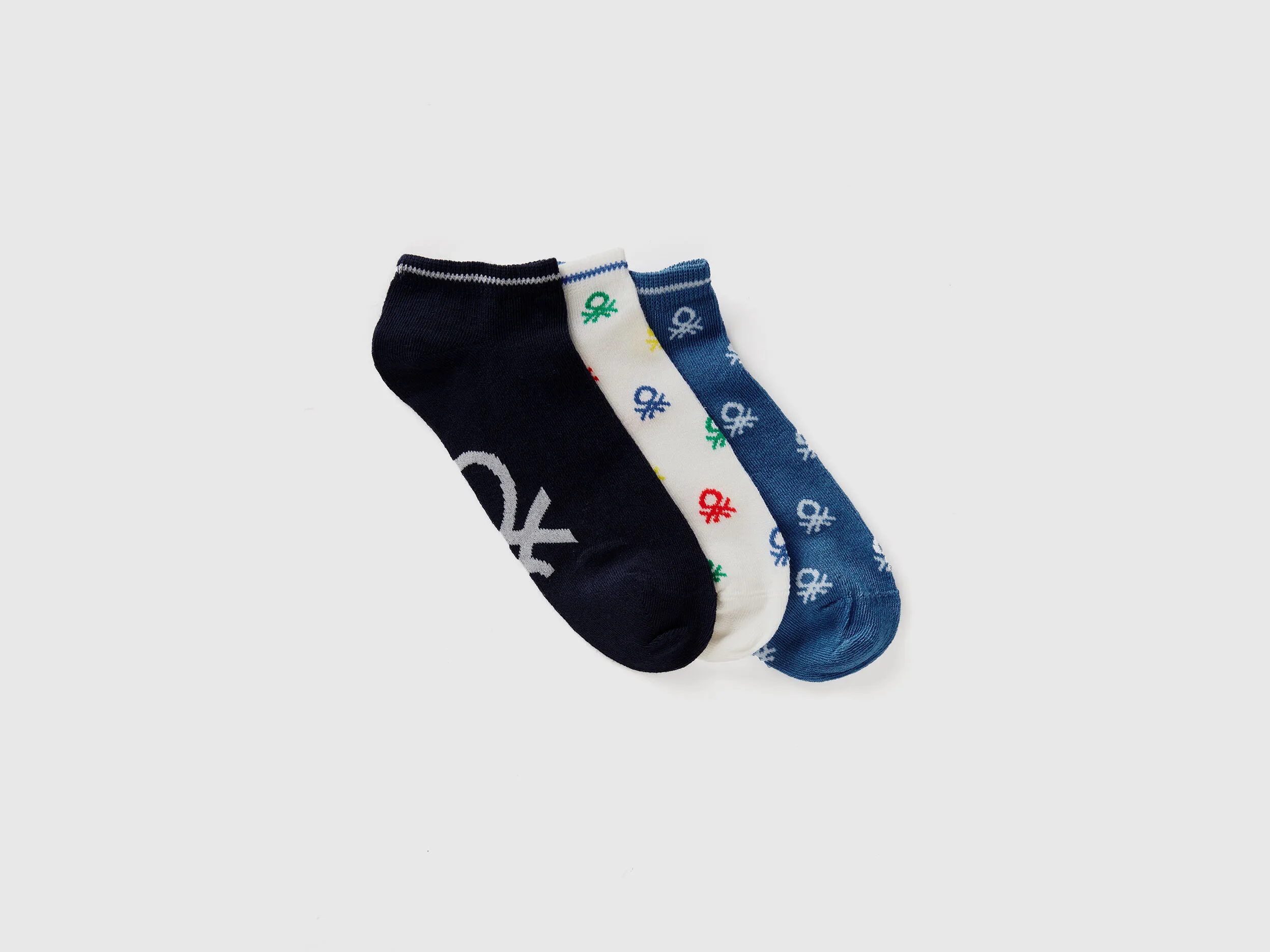 Calcetines cortos blancos, azules y azul oscuro