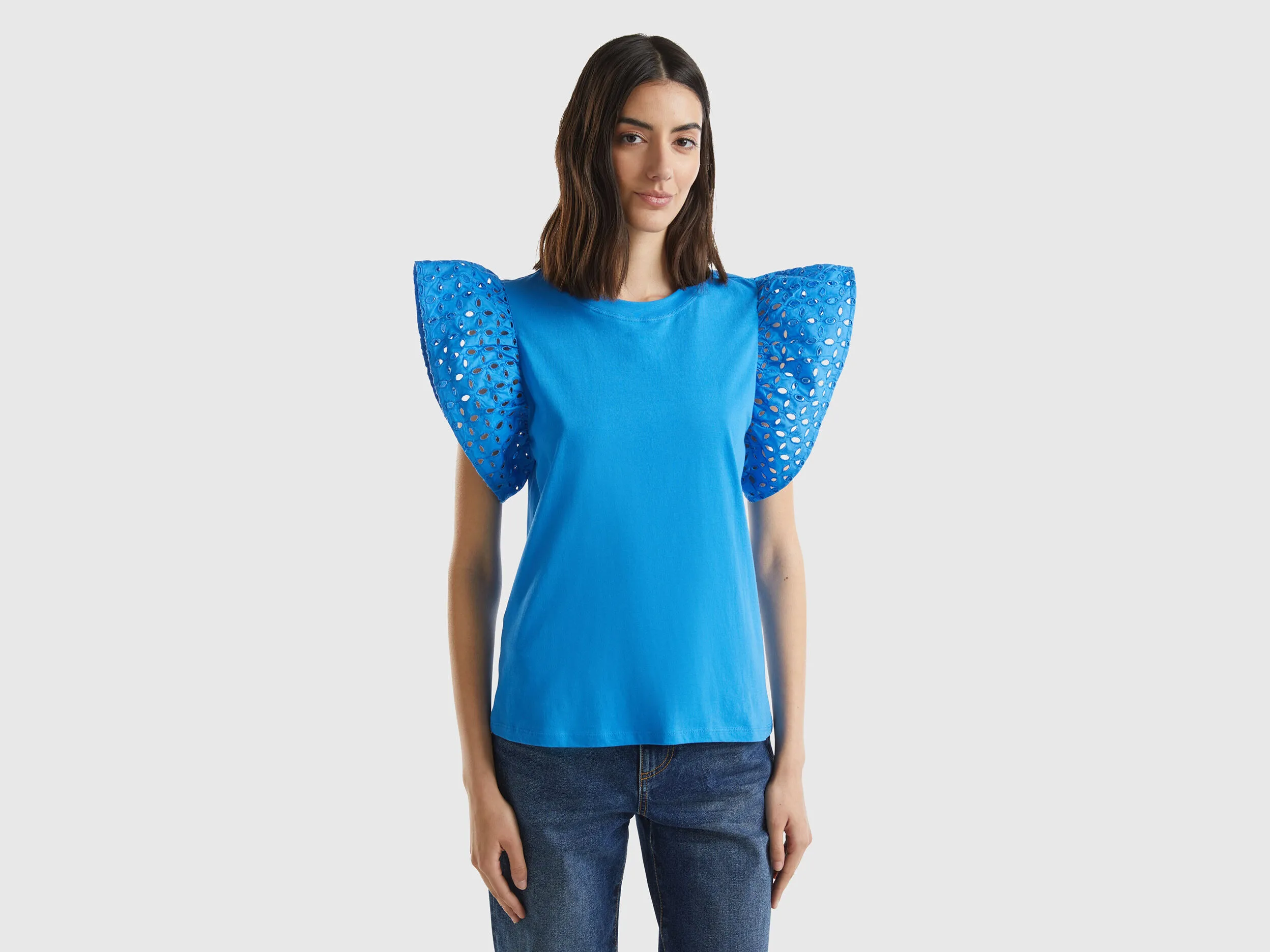 Camiseta con mangas de volantes