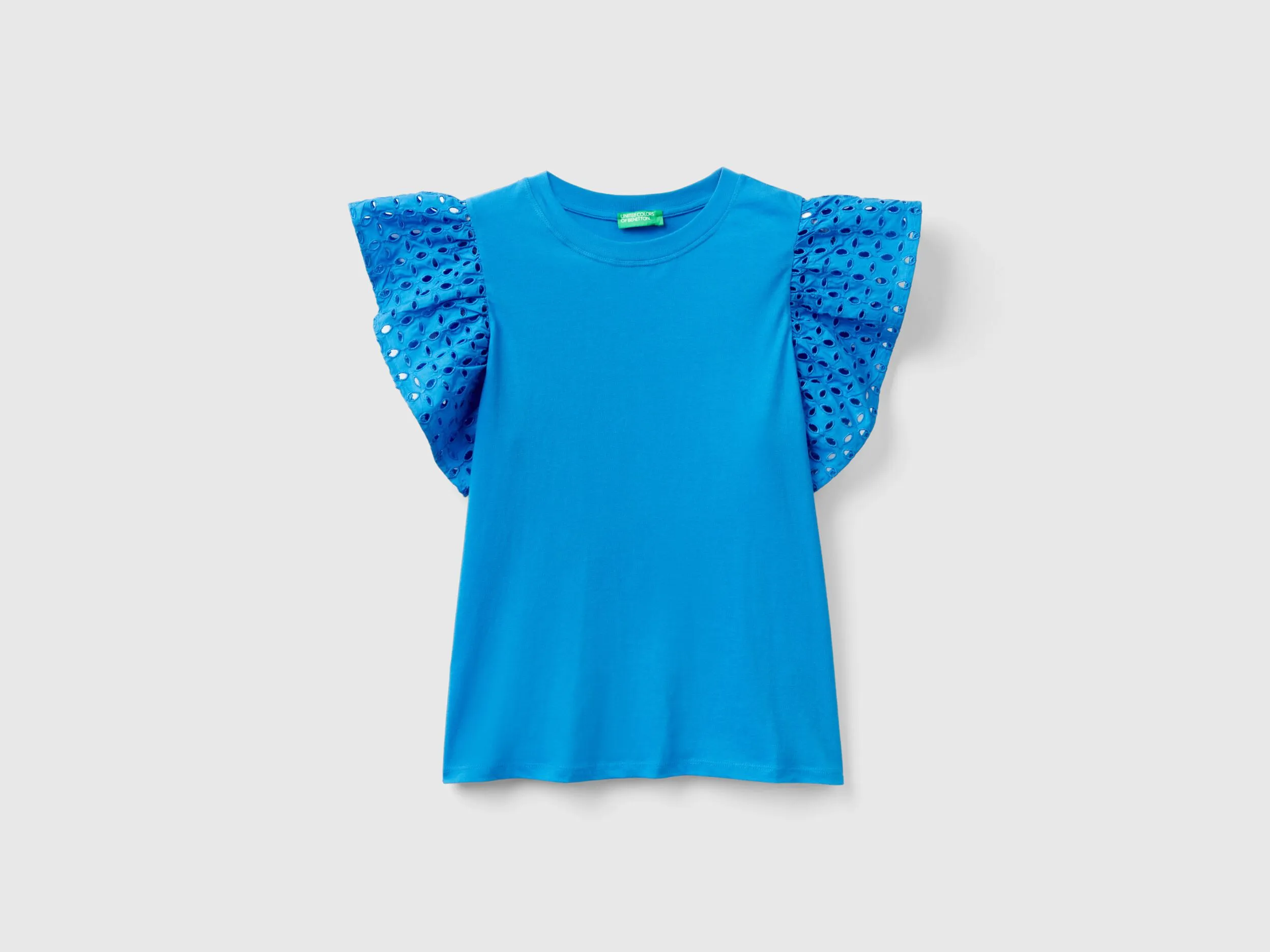 Camiseta con mangas de volantes