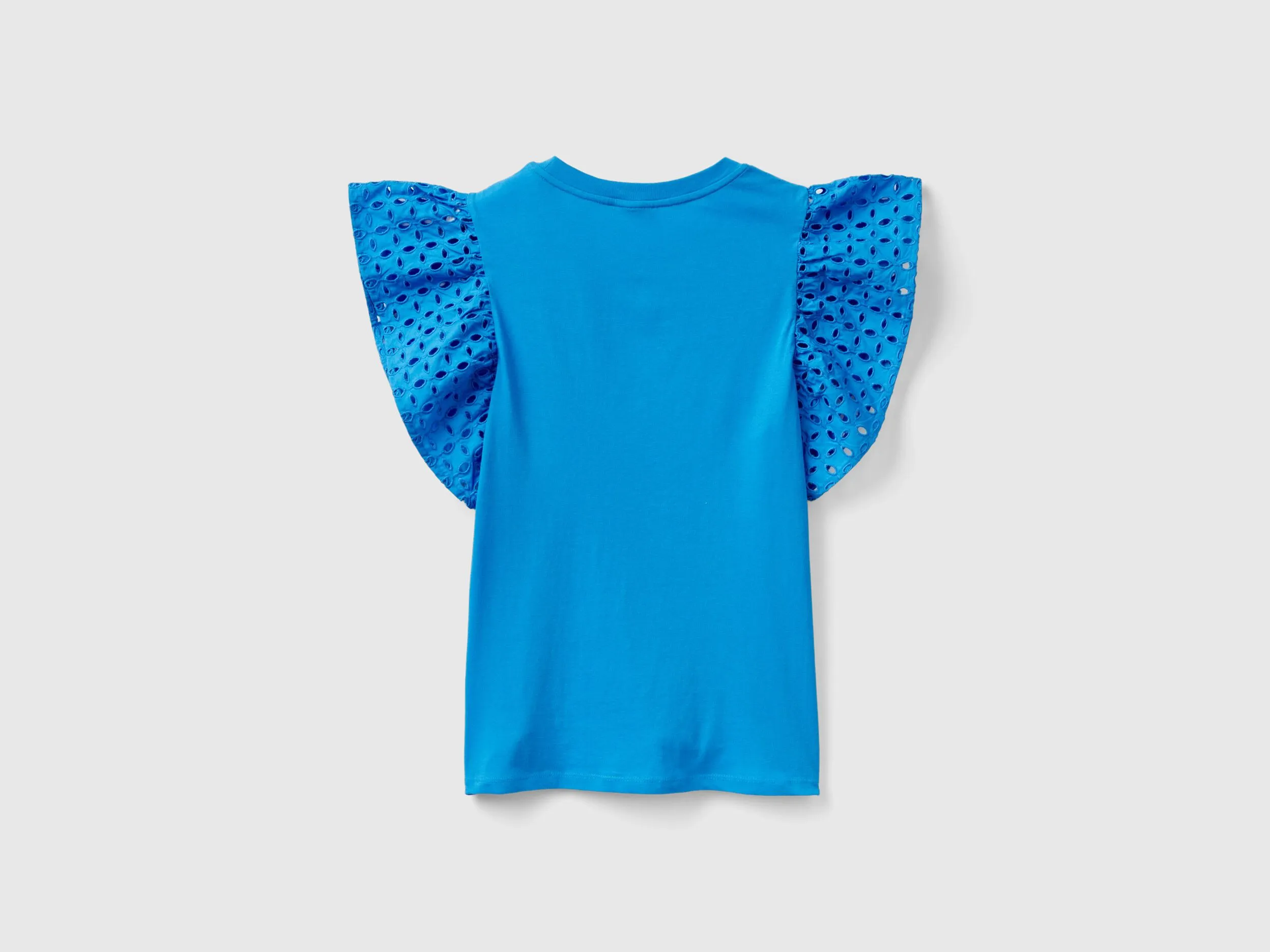 Camiseta con mangas de volantes