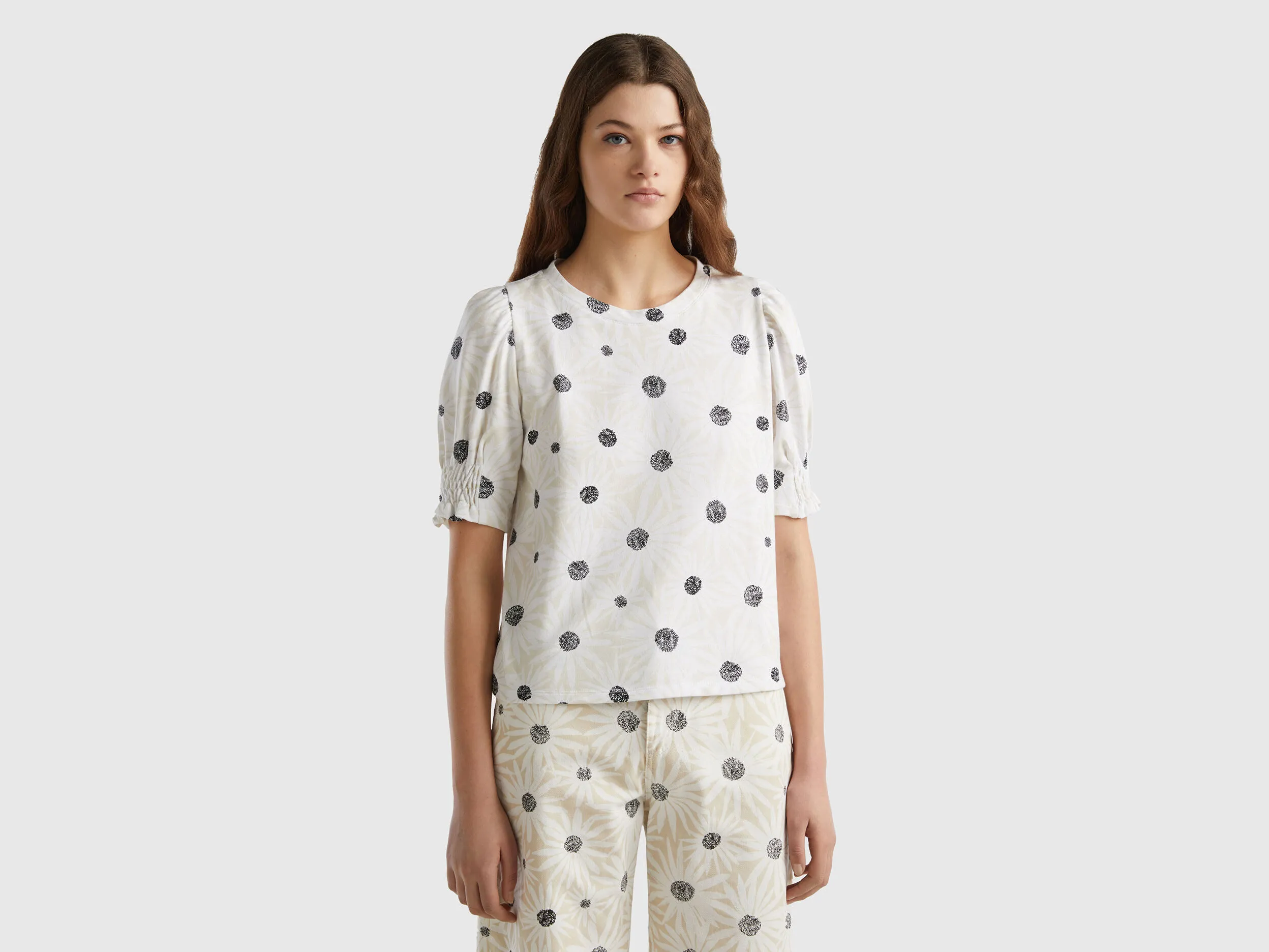 Camiseta de algodón orgánico con estampado de flores