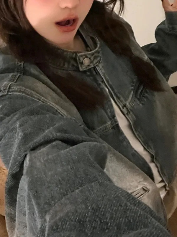 Chaqueta vintage desgastada con cremallera