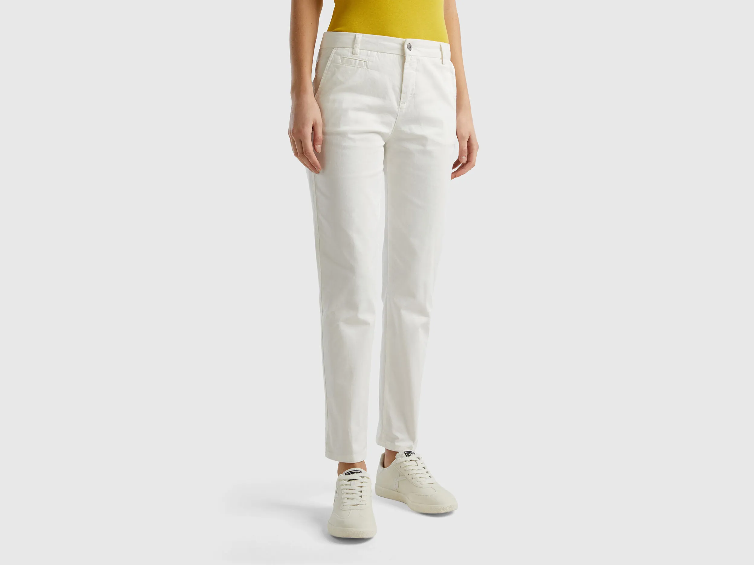 Chinos slim fit de algodón blanco crema