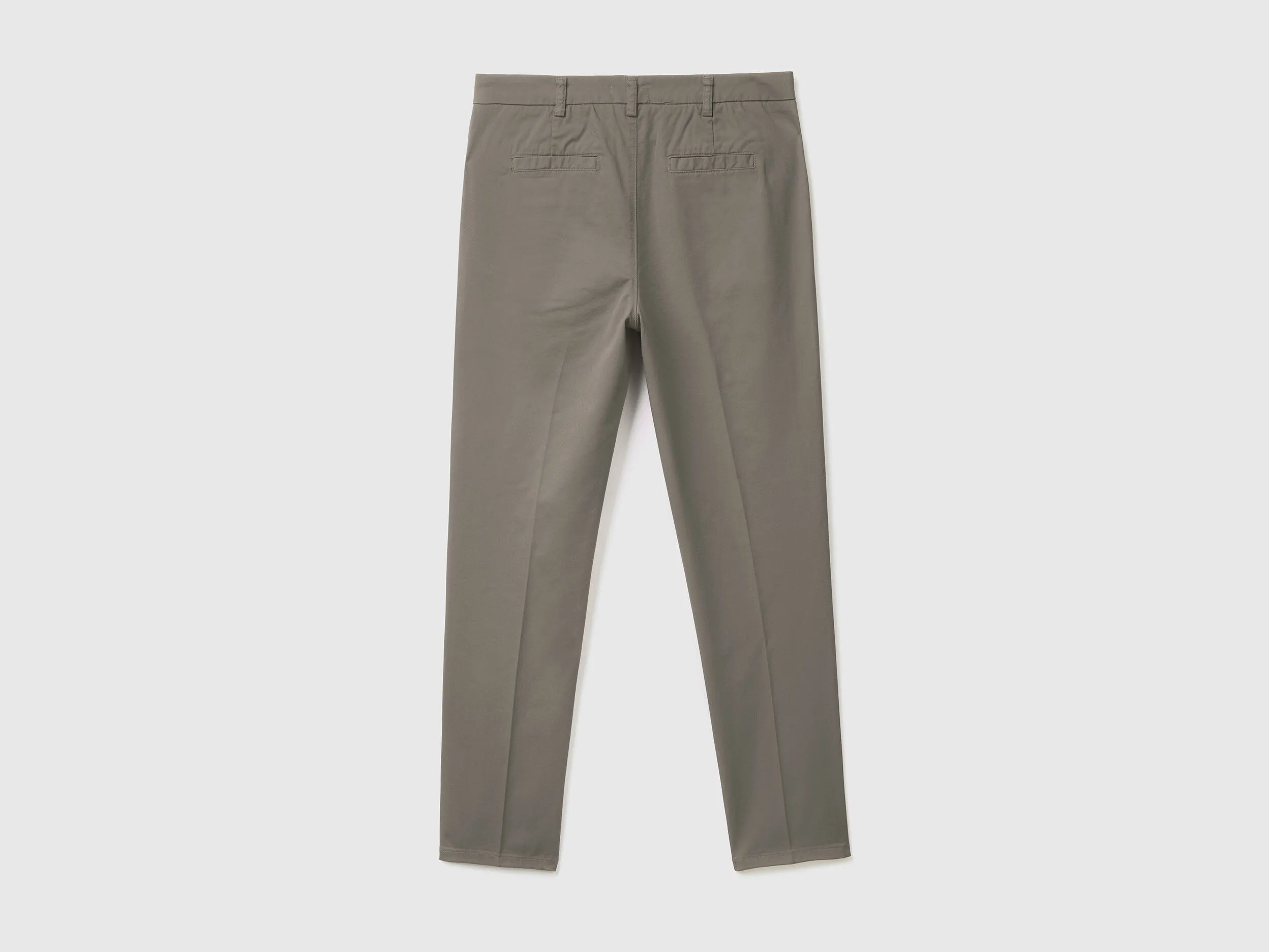 Chinos slim fit de algodón gris