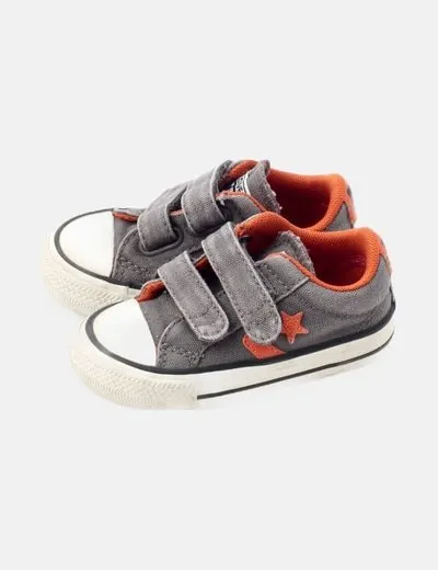 Converse Zapatilla gris tiras