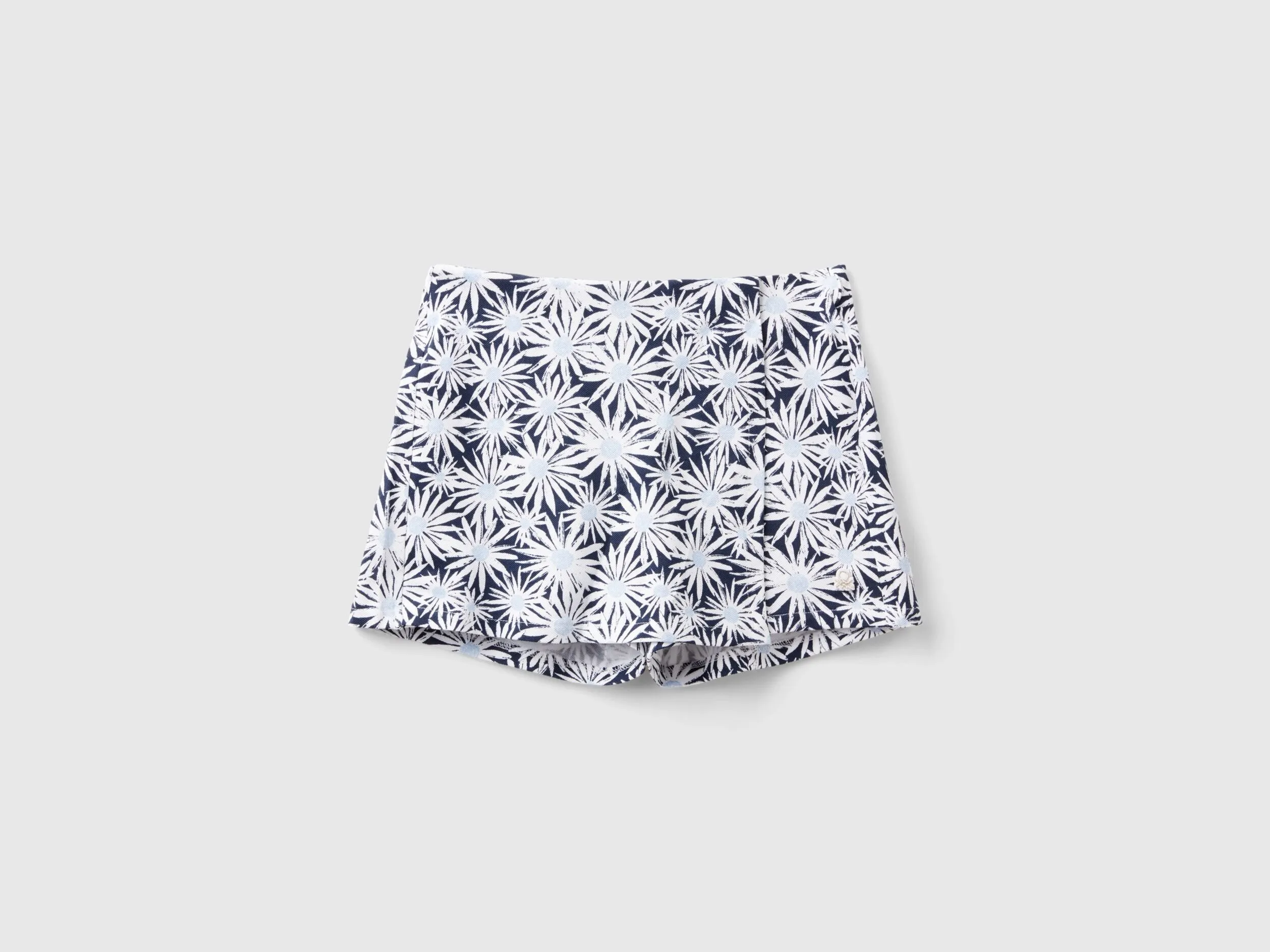 Falda pantalón azul oscuro con estampado de flores