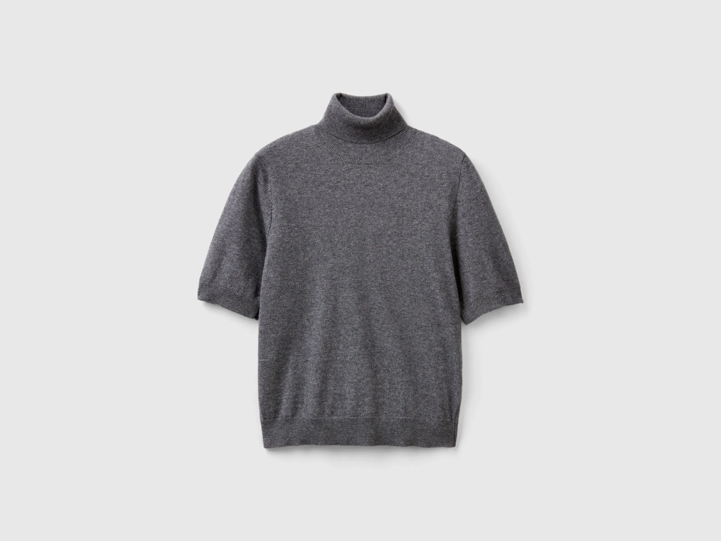 Jersey cuello alto gris oscuro de manga corta en mezcla de cachemira