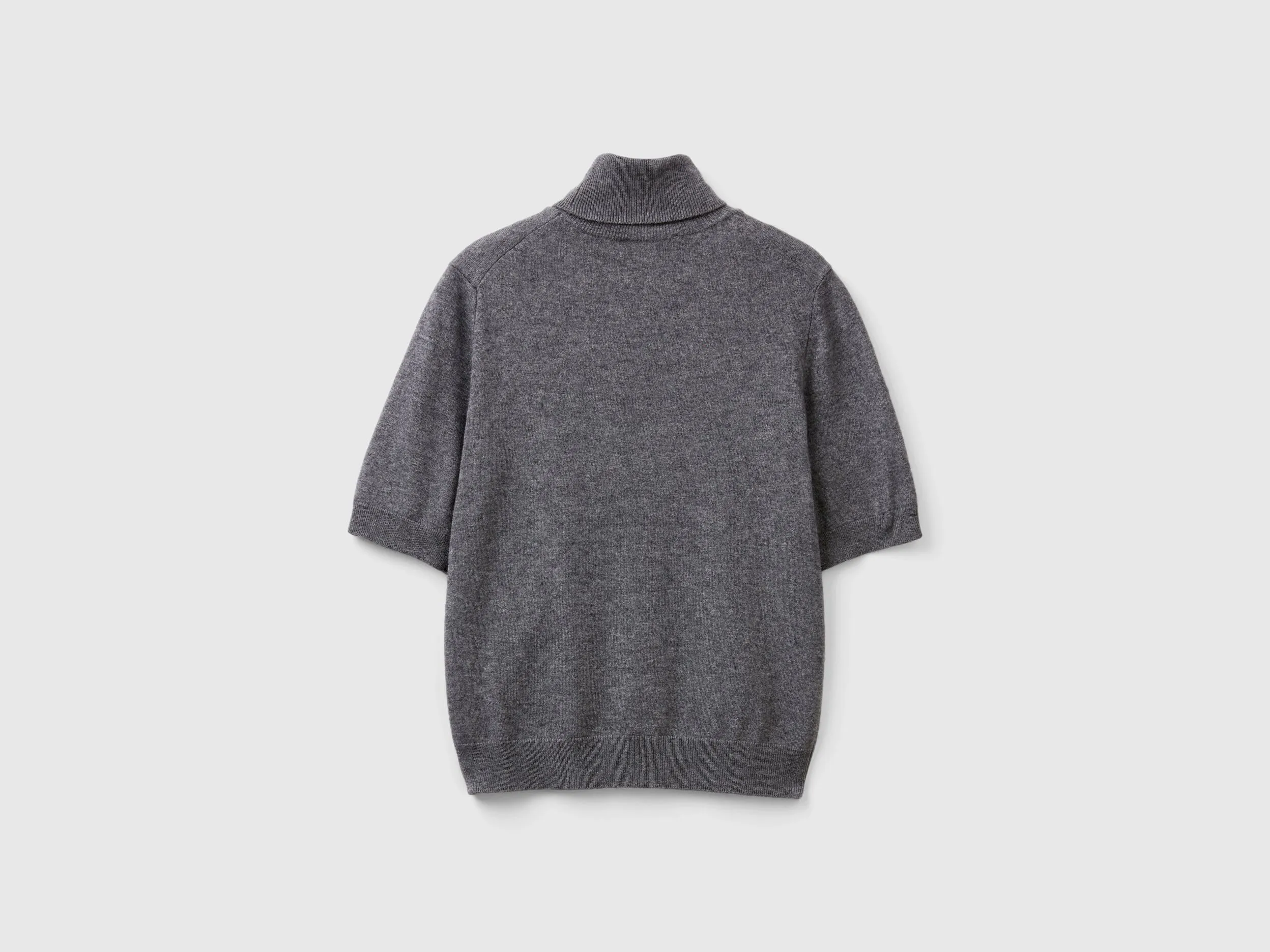 Jersey cuello alto gris oscuro de manga corta en mezcla de cachemira