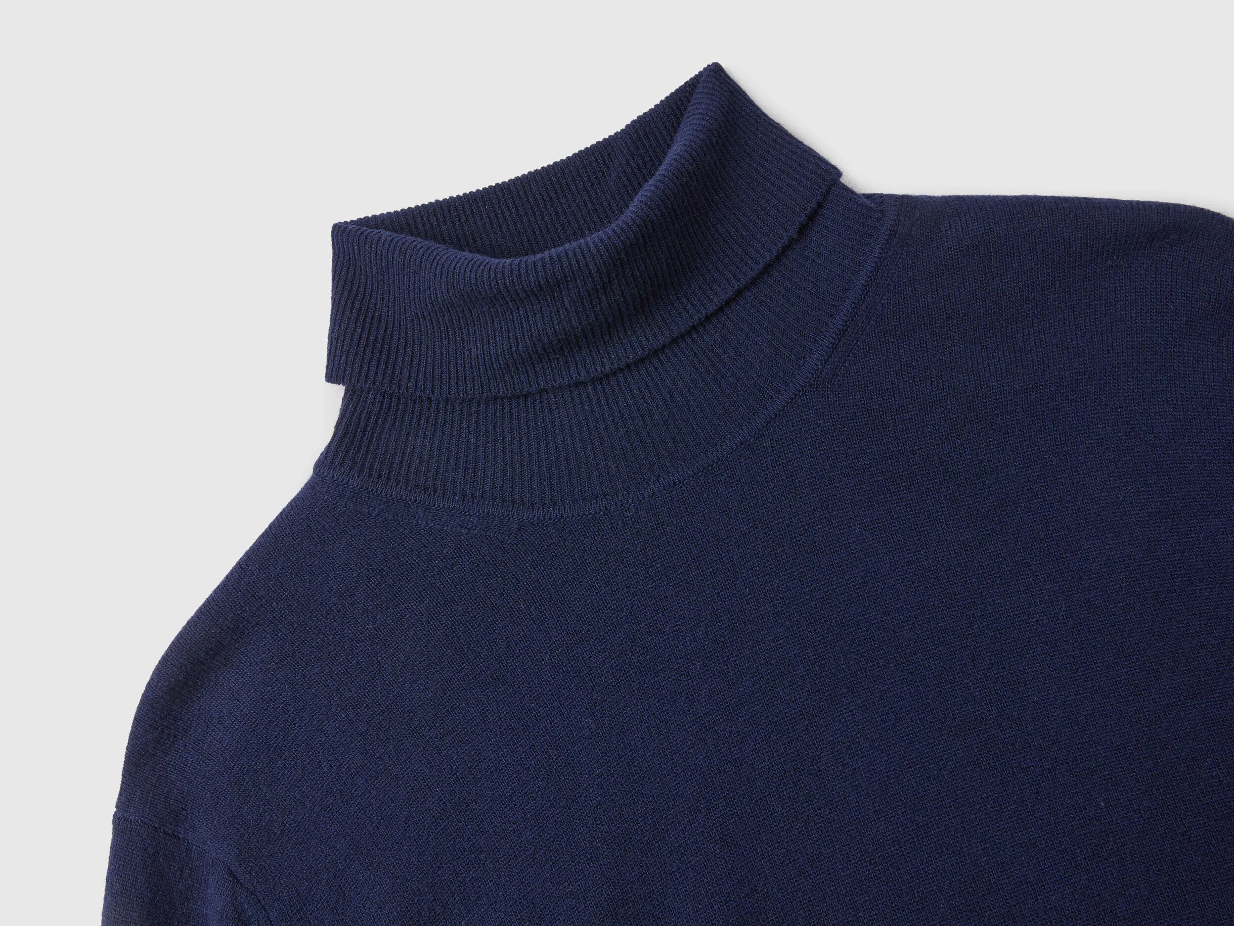 Jersey de cuello cisne azul oscuro de pura lana Merina