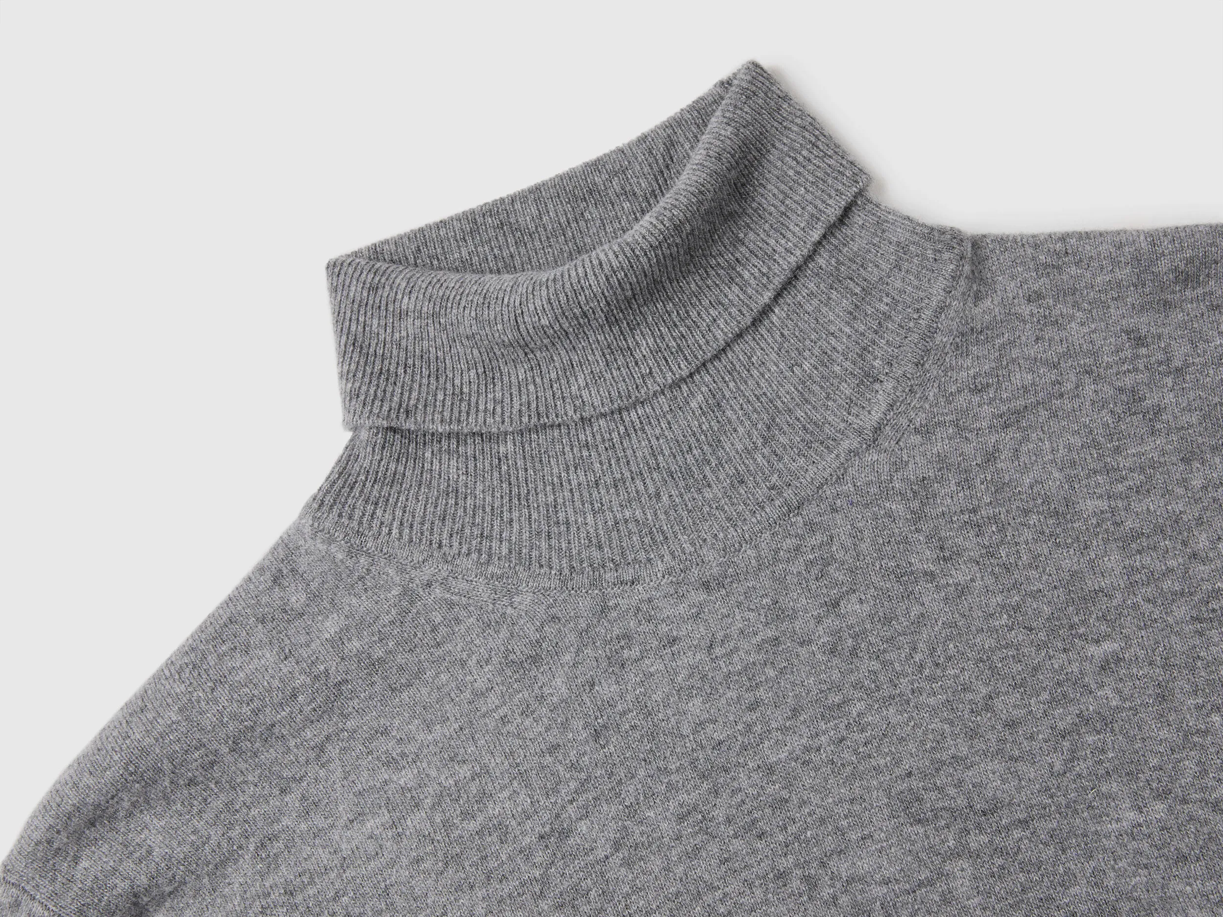Jersey de cuello cisne gris oscuro de pura lana Merina