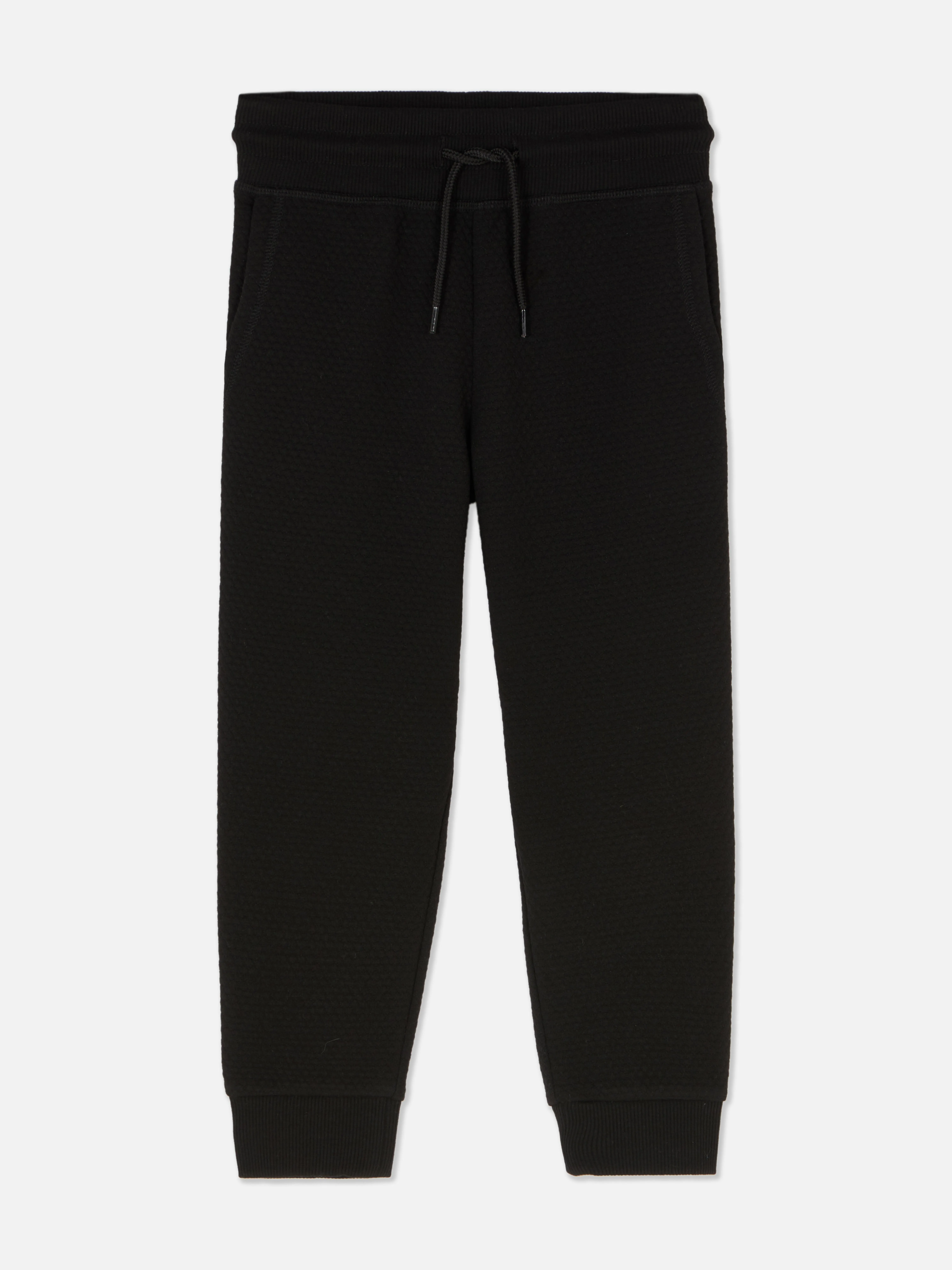 Joggers con textura y diseño geométrico