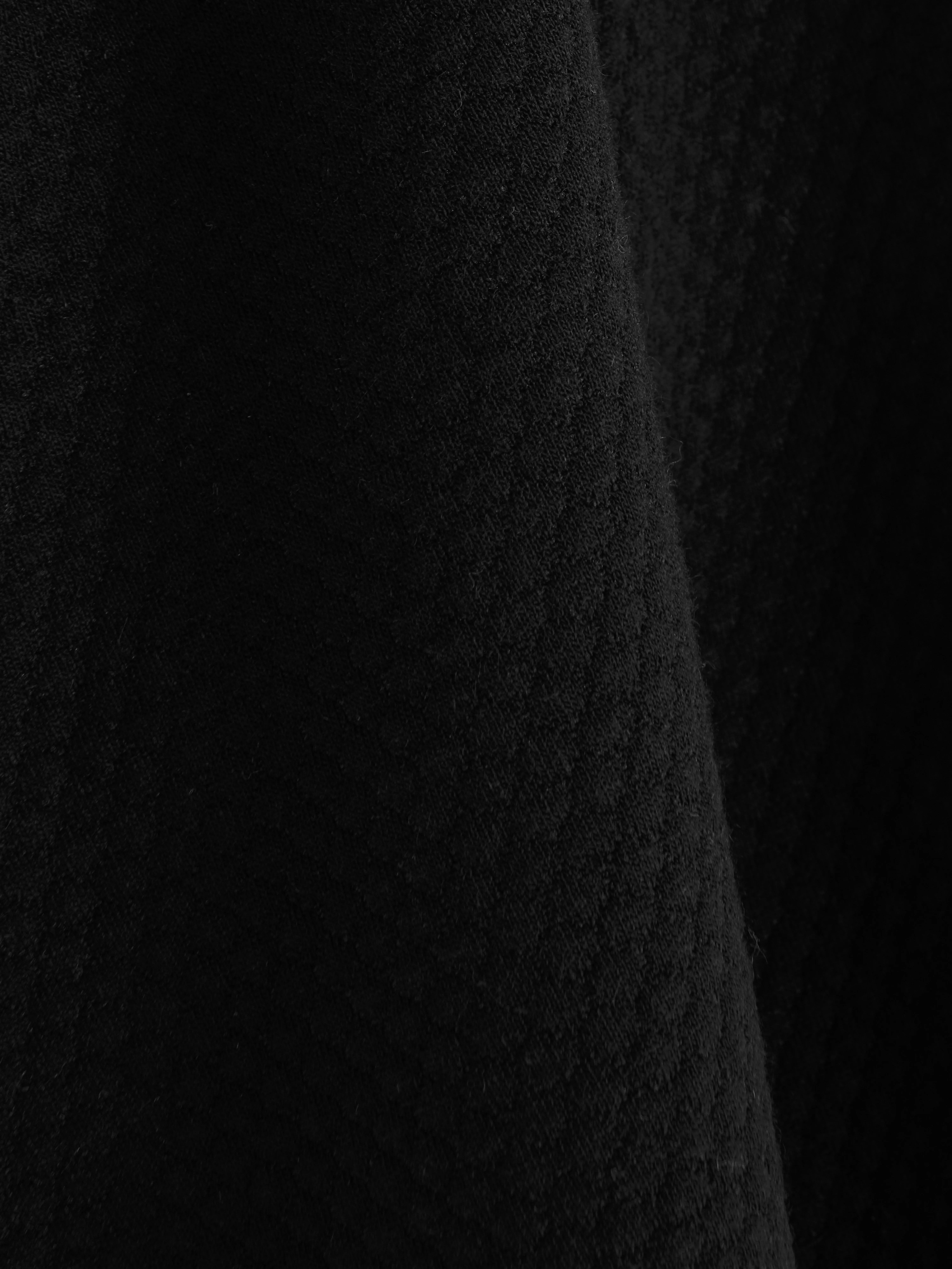 Joggers con textura y diseño geométrico
