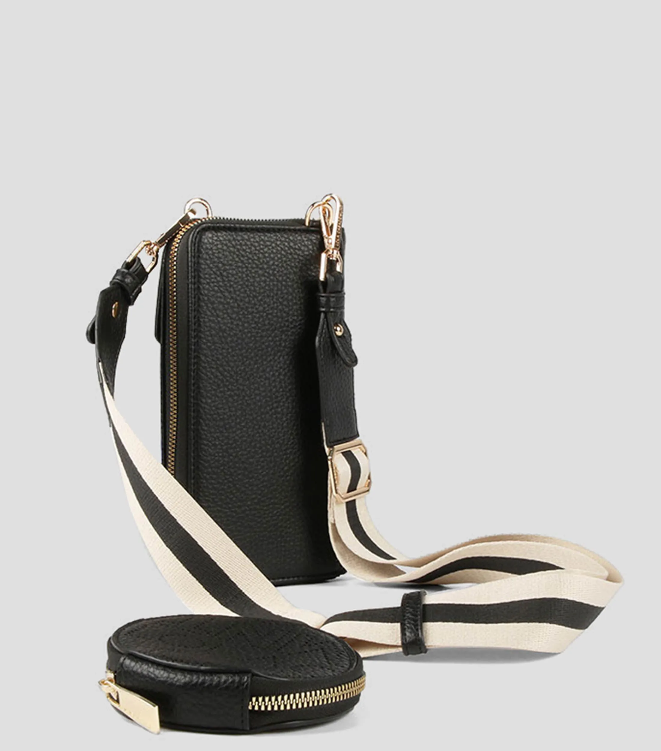 Lola Casademunt Bolso crossbody negro granulado Mujer