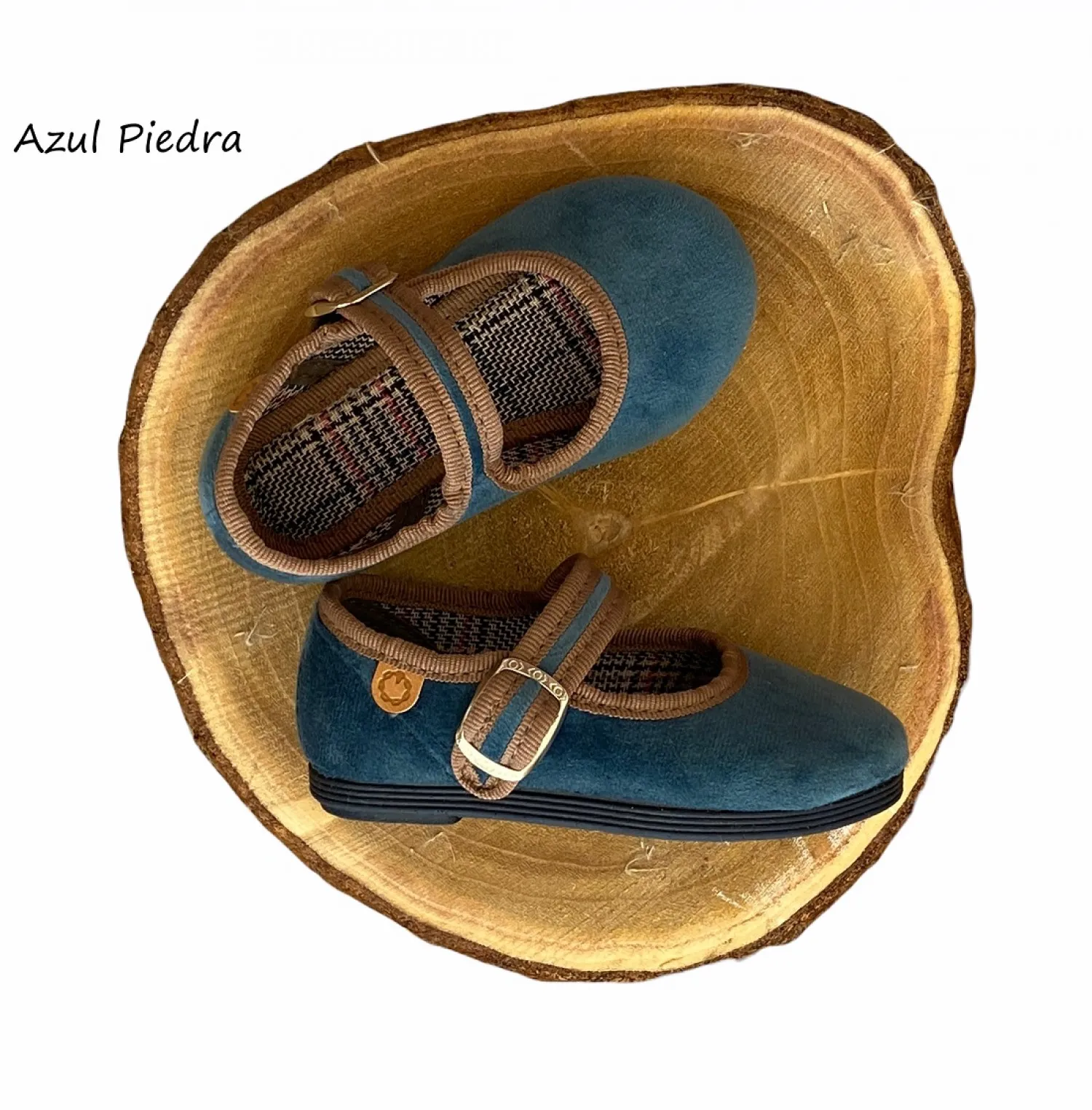 Mercedita de terciopelo con suela de goma. Dos colores