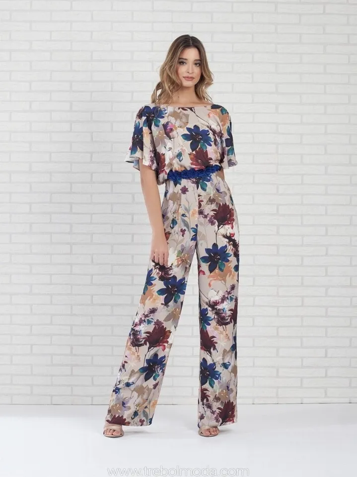 Mono con estampado discreto