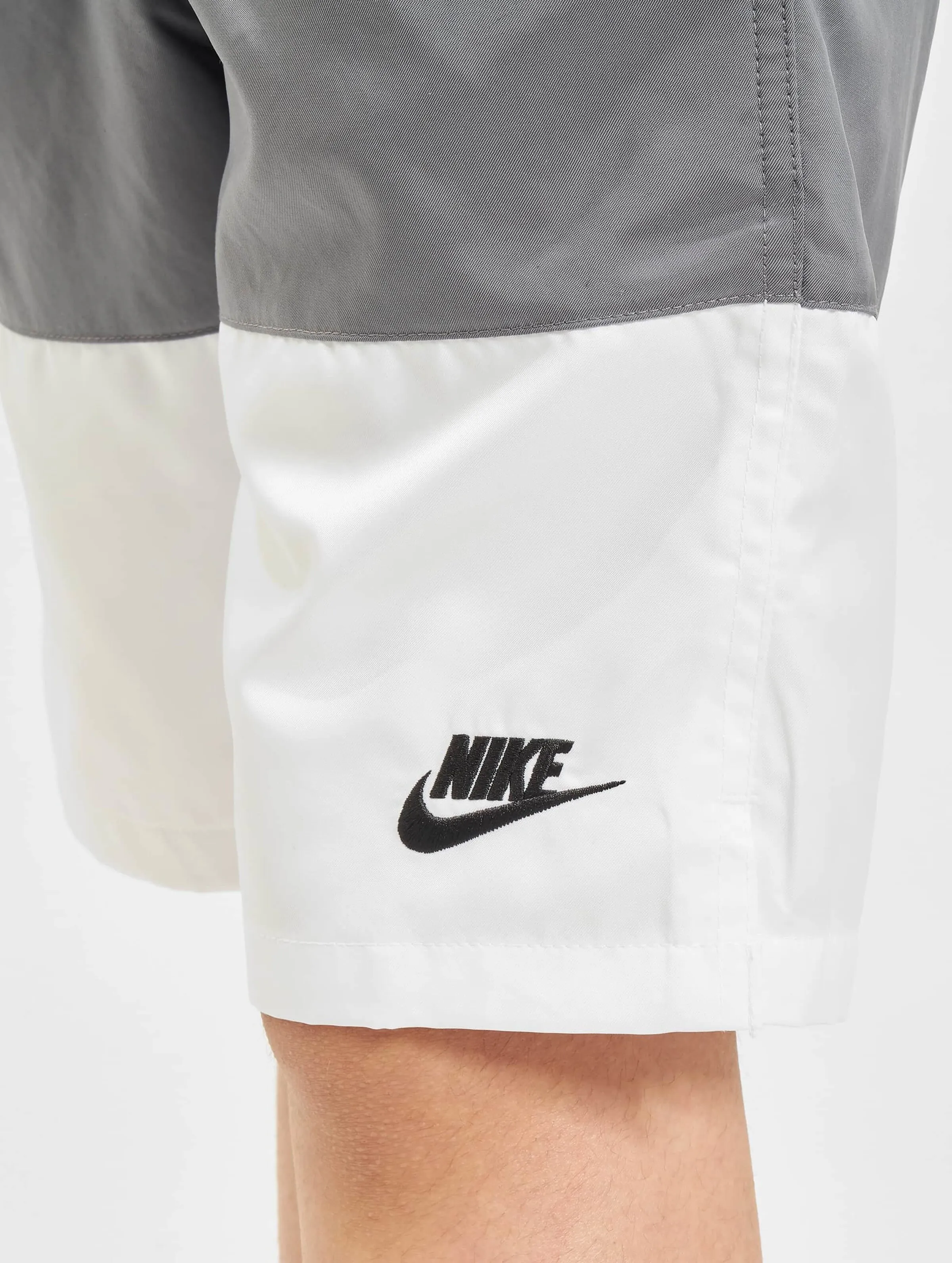 Nike Woven Block