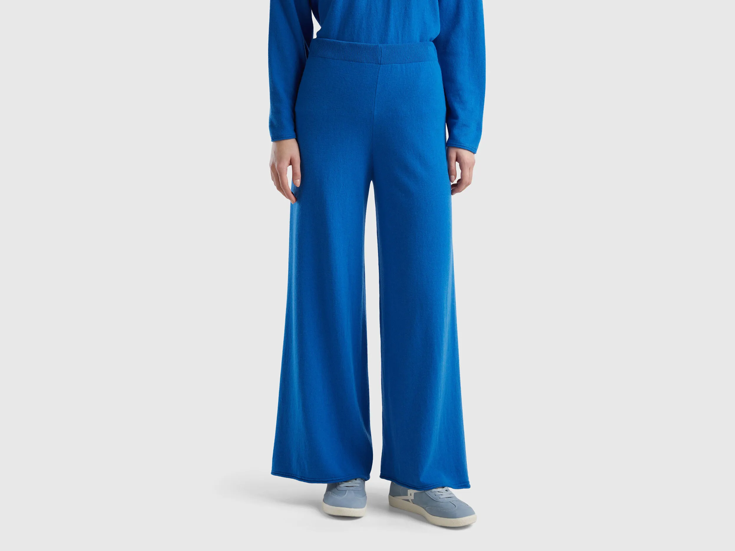 Pantalón amplio azul oscuro en mezcla de lana y cachemir