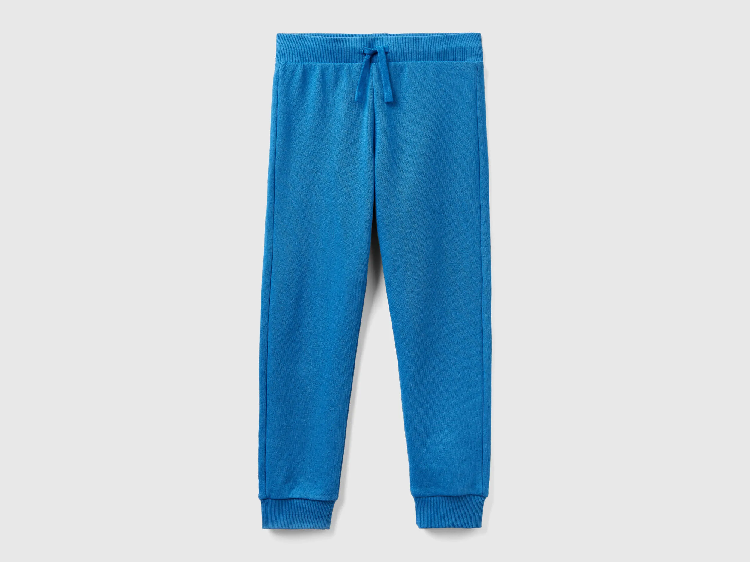 Pantalón deportivo con cordón de ajuste