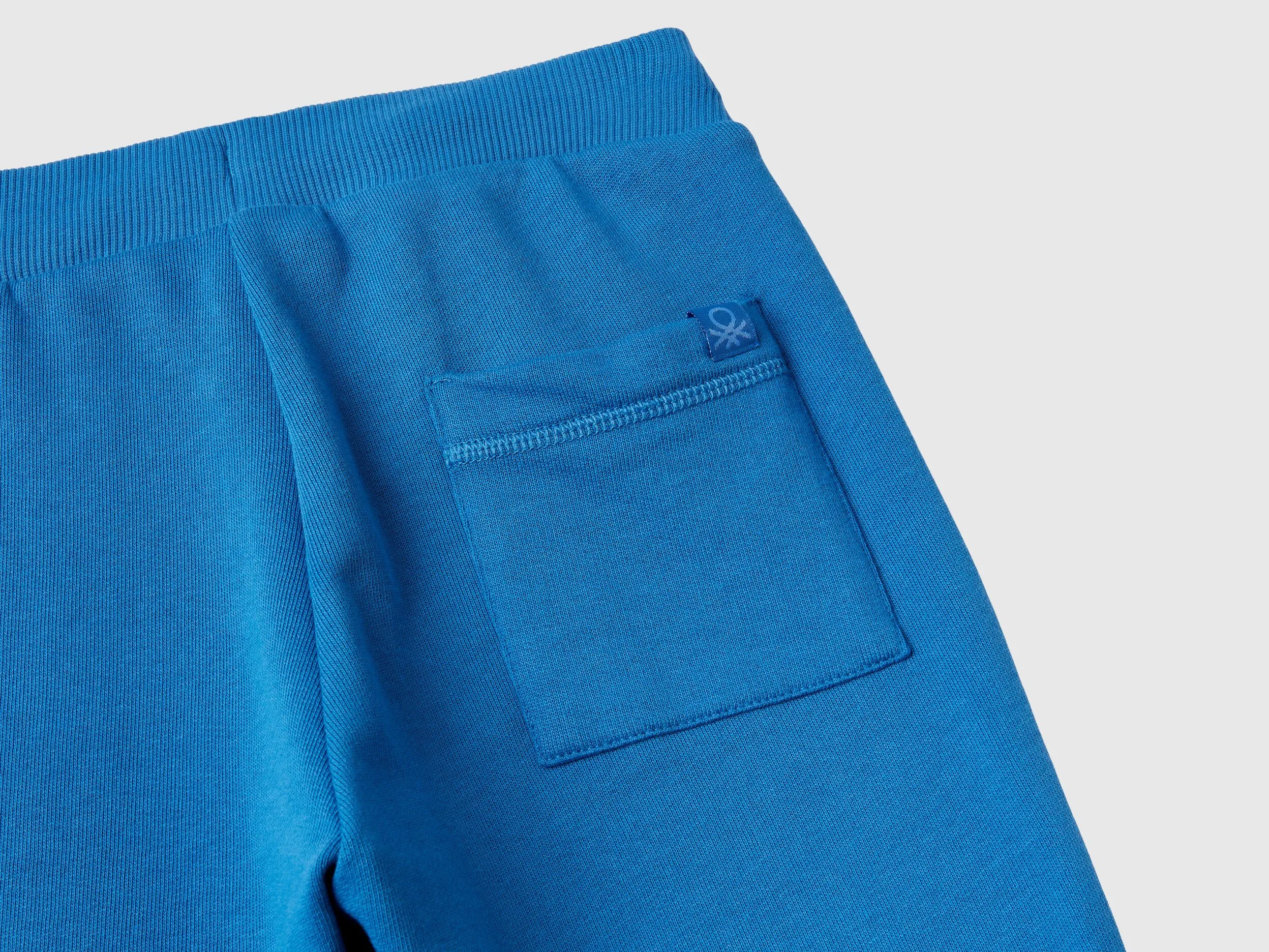 Pantalón deportivo con cordón de ajuste
