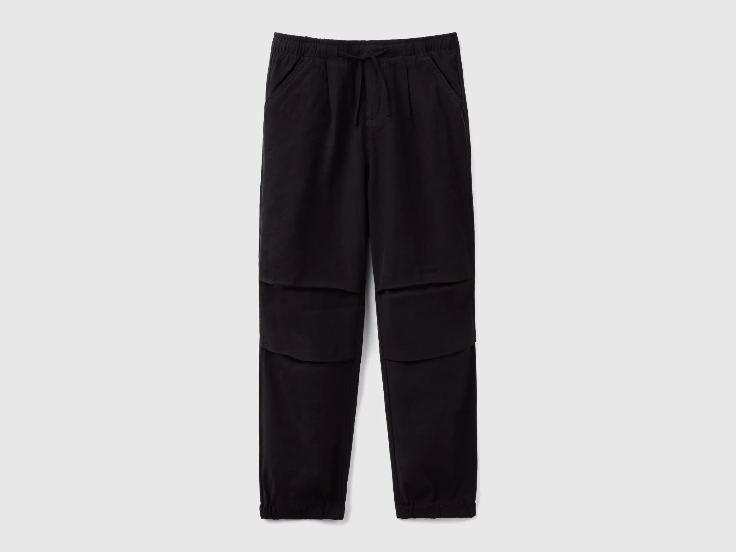 Pantalón parachute con cordón