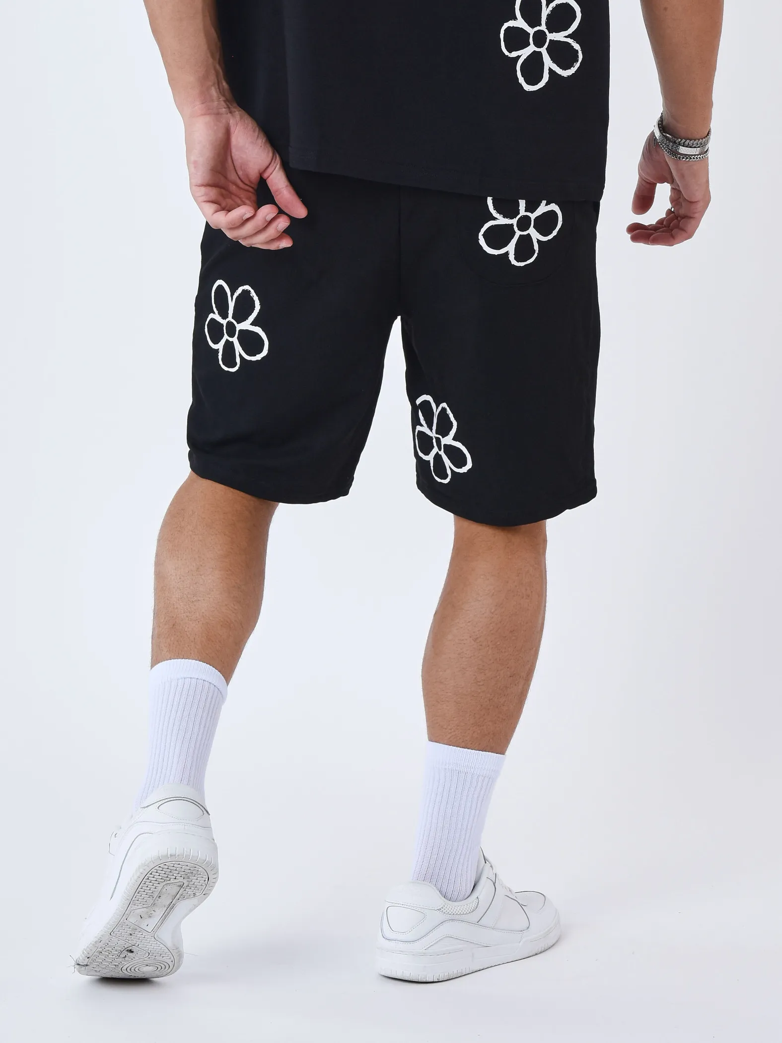 Pantalón corto con diseño floral