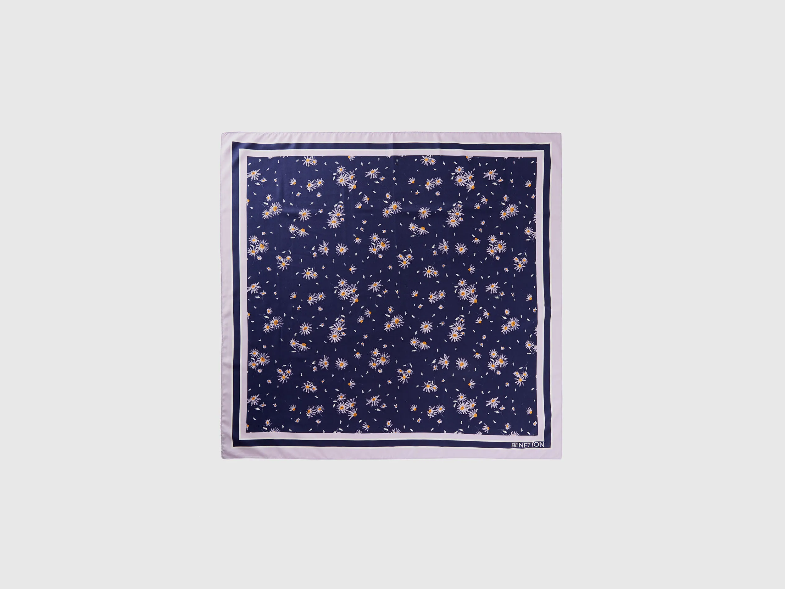 Pañuelo estampado de tejido reciclado