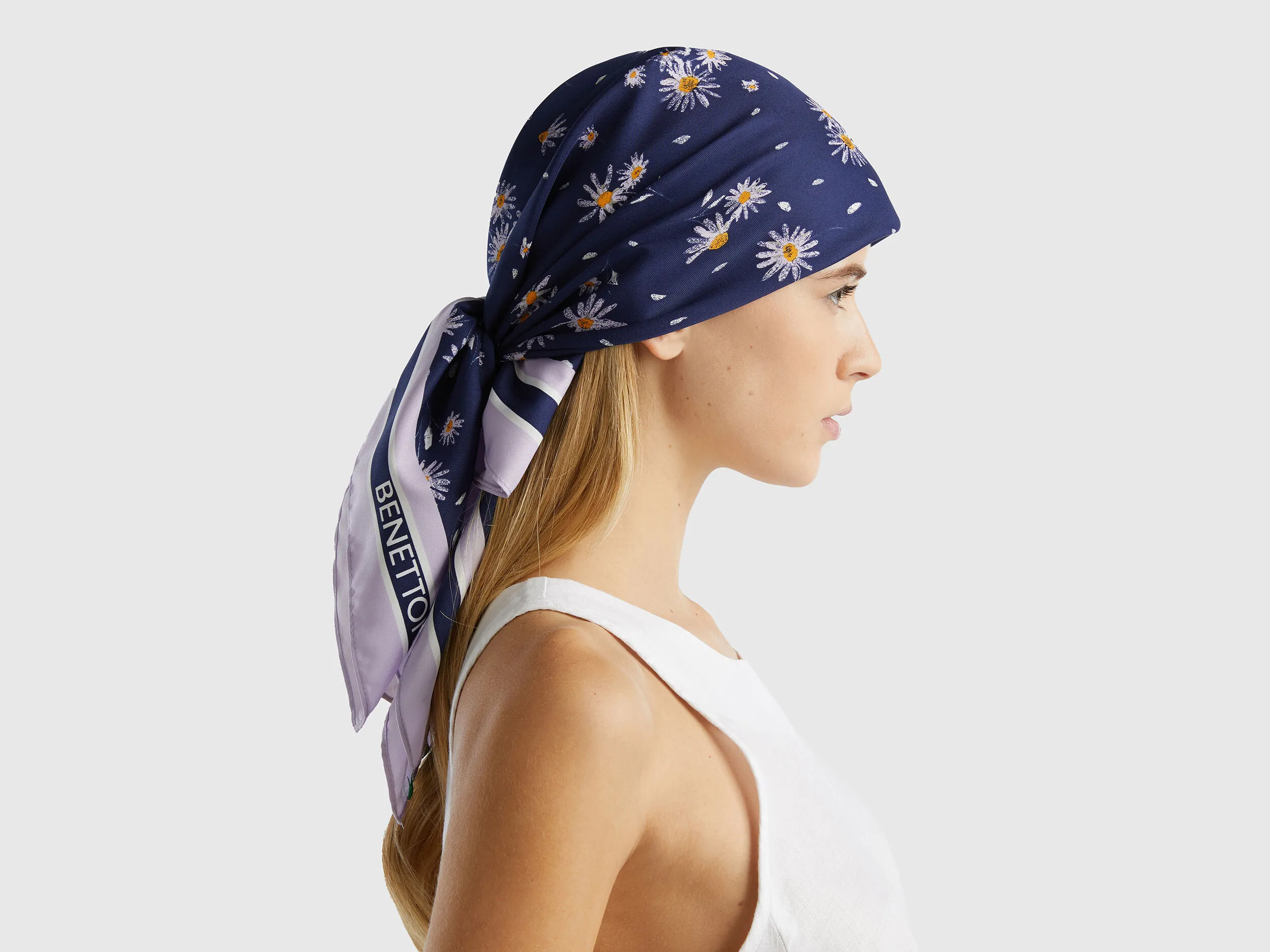 Pañuelo estampado de tejido reciclado