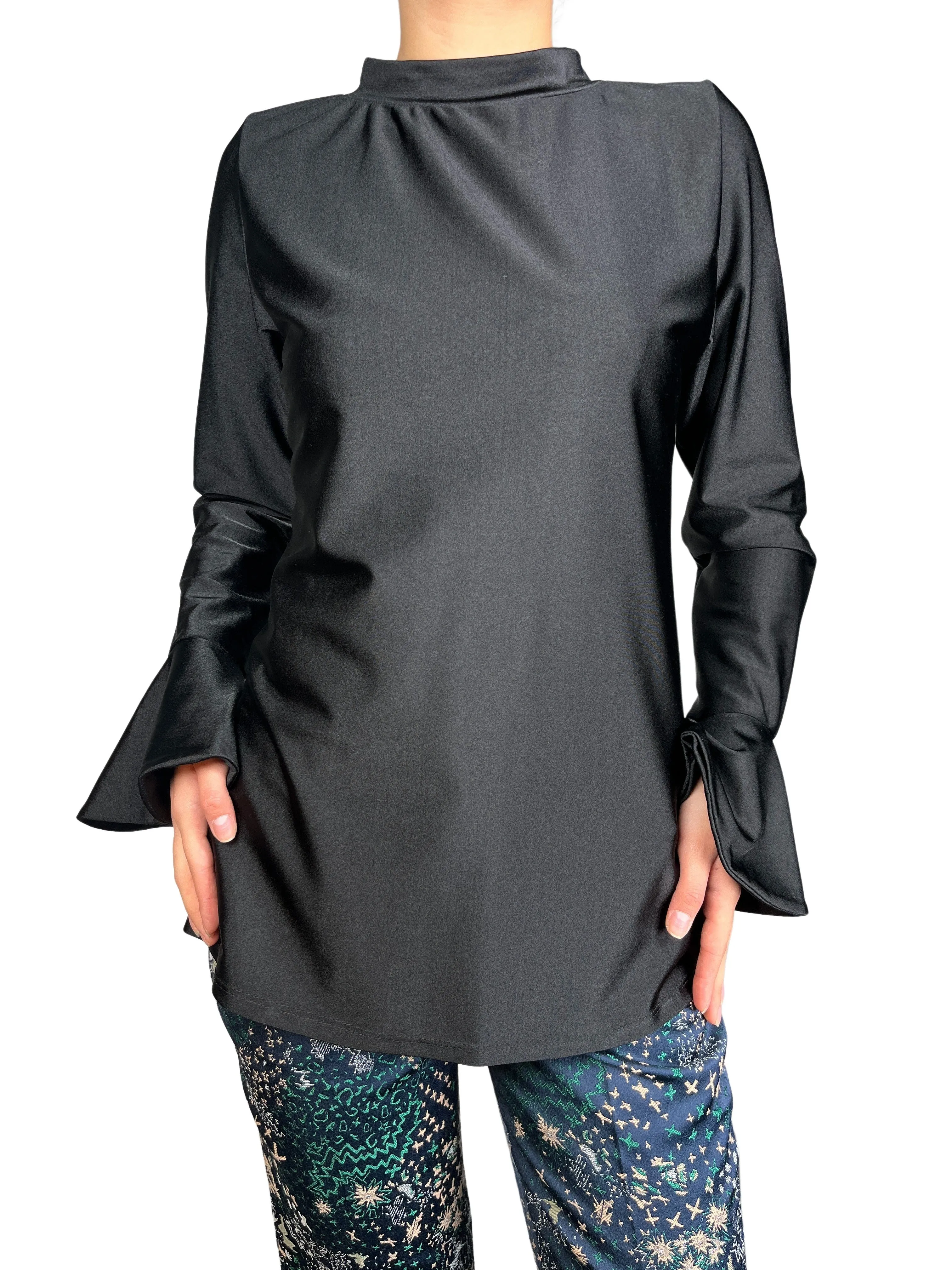 QÜINA Polera Negra Satinada