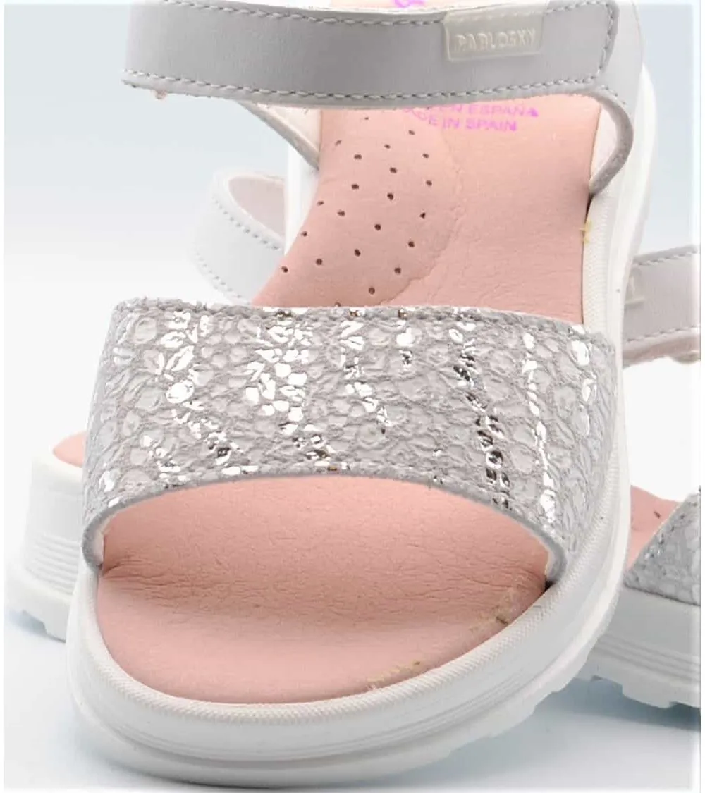 SANDALIA NIÑA PABLOSKY BLANCA FLOR METAL PLATA