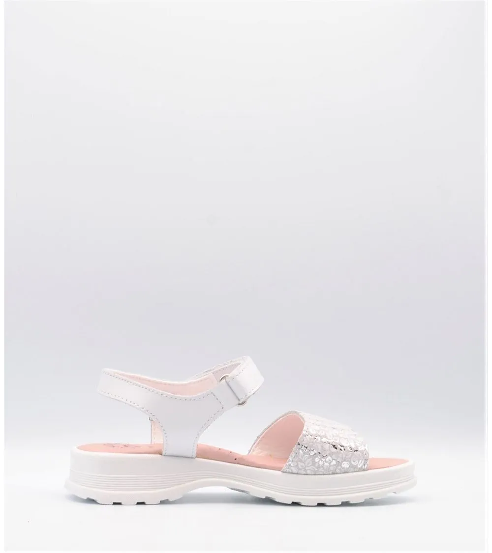 SANDALIA NIÑA PABLOSKY BLANCA FLOR METAL PLATA