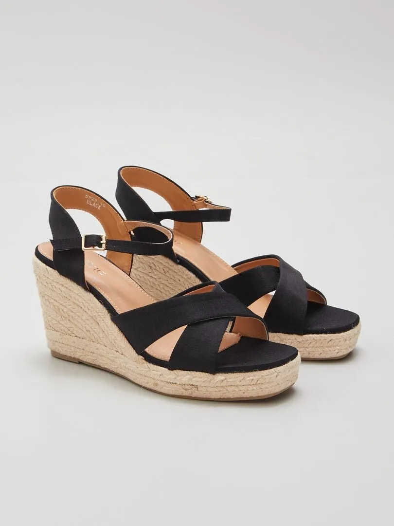 SANDALIAS DE TACóN  NEGRO
