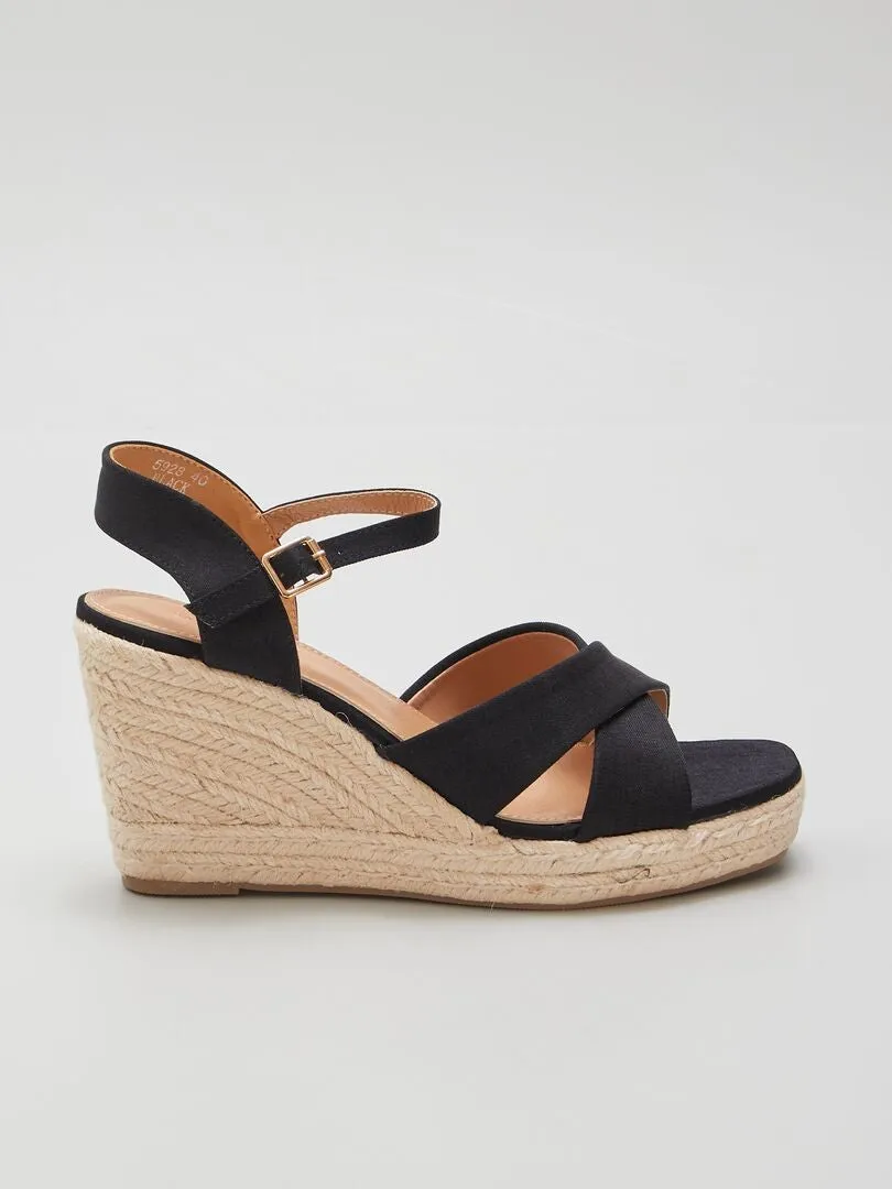 SANDALIAS DE TACóN  NEGRO