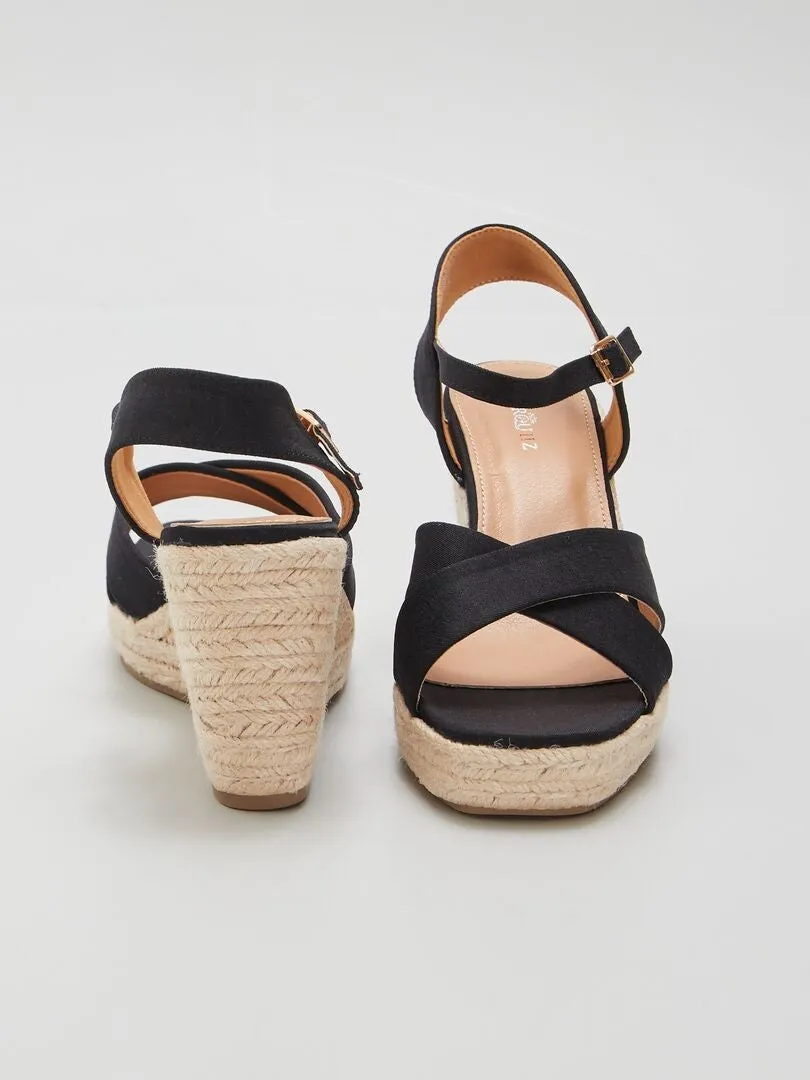 SANDALIAS DE TACóN  NEGRO