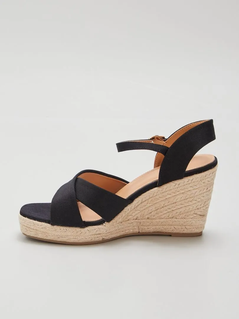 SANDALIAS DE TACóN  NEGRO