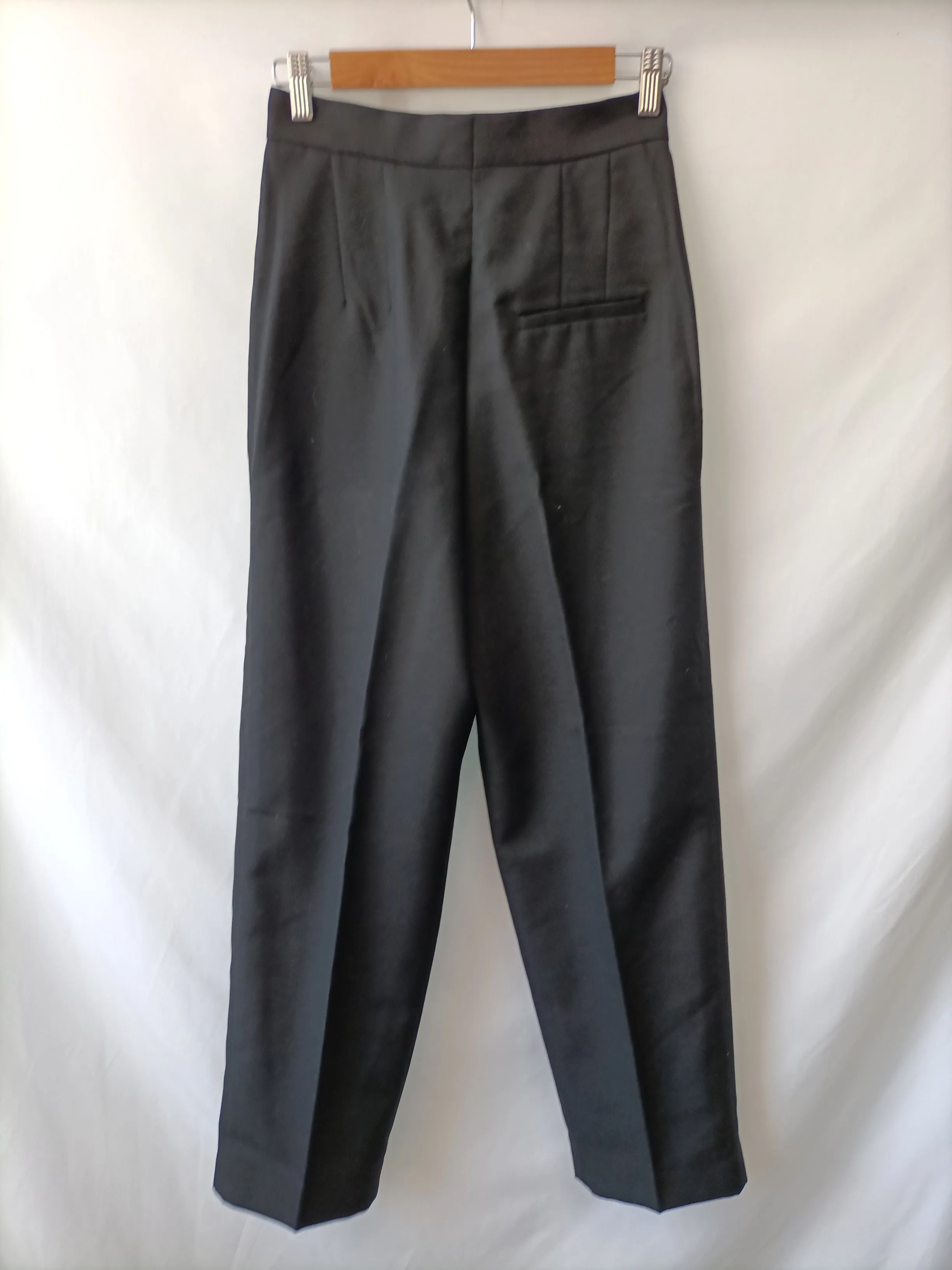 SANDRO. Pantalón negro pinzas T.34