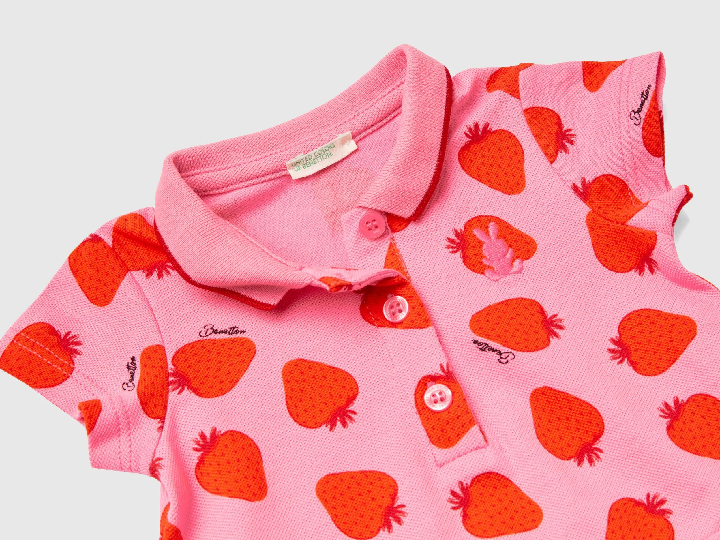 Vestido de estilo polo con estampado de fresas