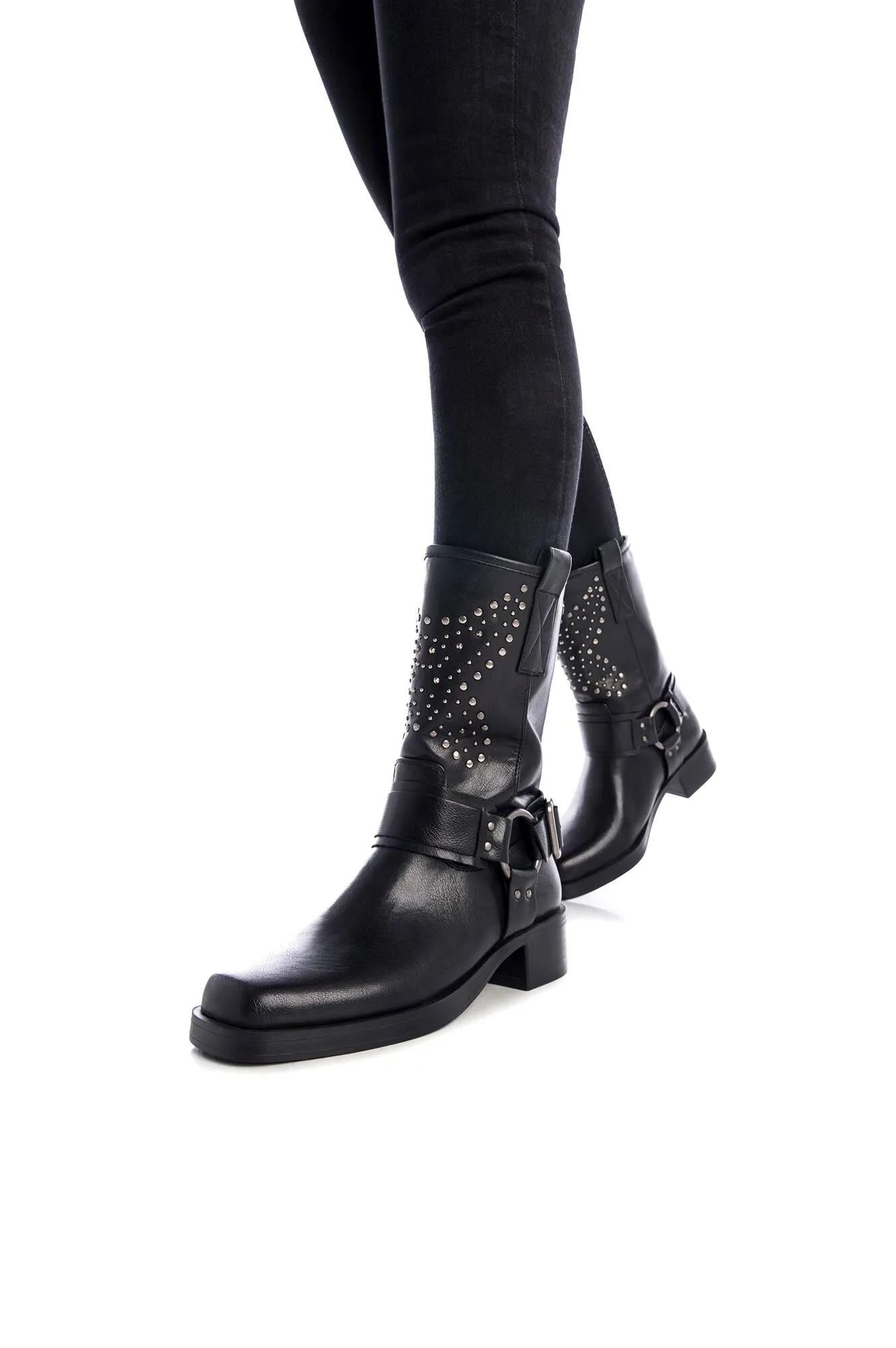 Xti Botin motorista hebilla y tachas horma cuadrada