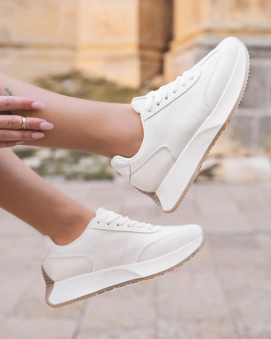 ZAPATILLAS DE LONA BLANCAS CON CORDONES PARA MUJER  OPALINE