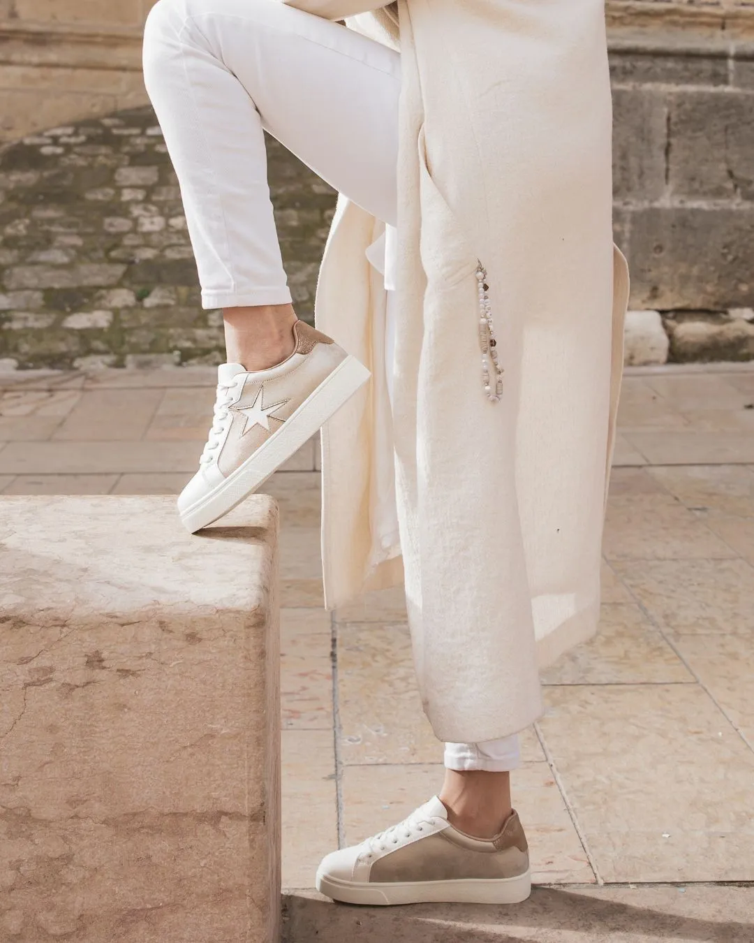 ZAPATILLAS DE MUJER BEIGE CON CORDONES Y ESTRELLA  KADY