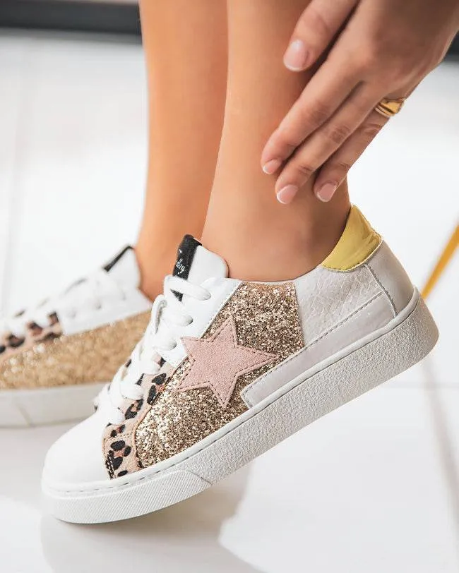 ZAPATILLAS DE MUJER DORADAS CON ESTRELLAS Y CORDONES  MAGA