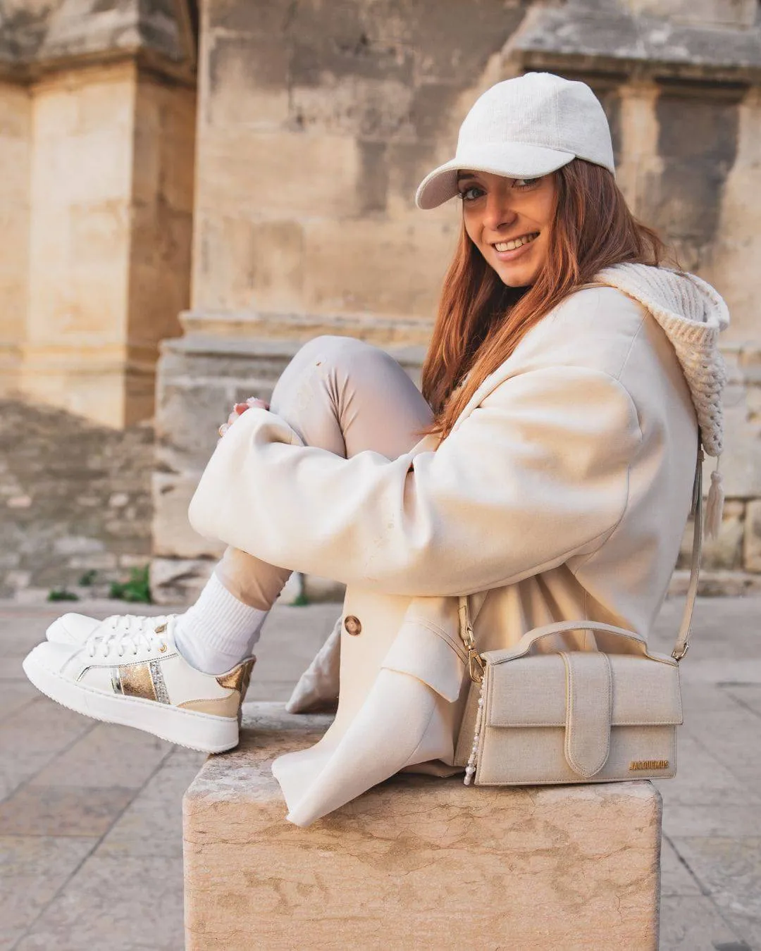 ZAPATILLAS DE MUJER DORADAS Y BLANCAS CON CORDONES  SOPHIE