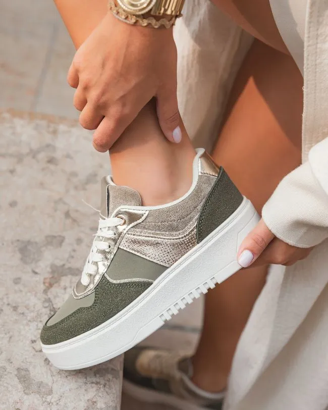ZAPATILLAS DE MUJER EN VERDE CAQUI Y DORADO CON CORDONES  LINA