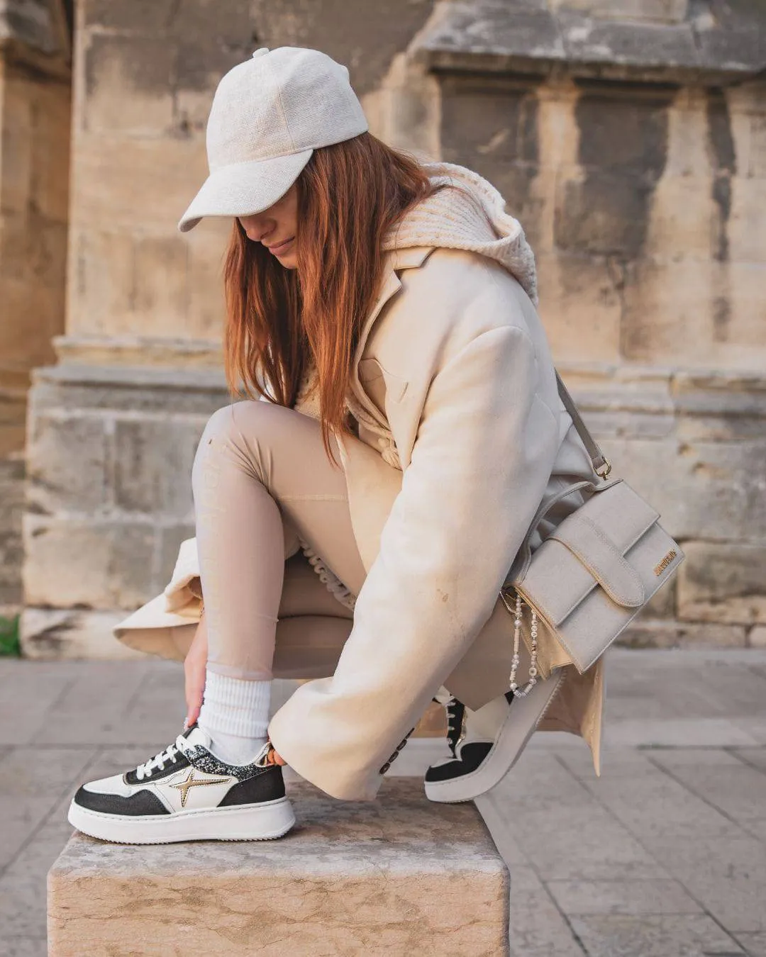 ZAPATILLAS DE MUJER NEGRAS CON CORDONES  NATTIE