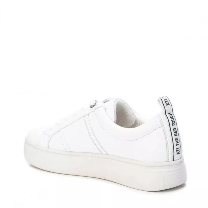 Zapatillas deportivas Xti con plataforma con cordones blancas