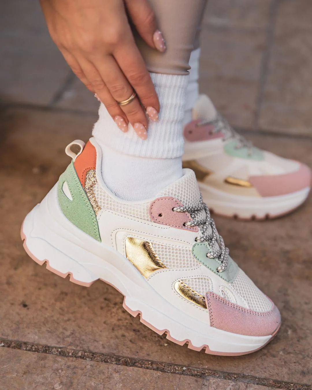 ZAPATILLAS MULTICOLORES CON CORDONES PARA MUJER  BAO