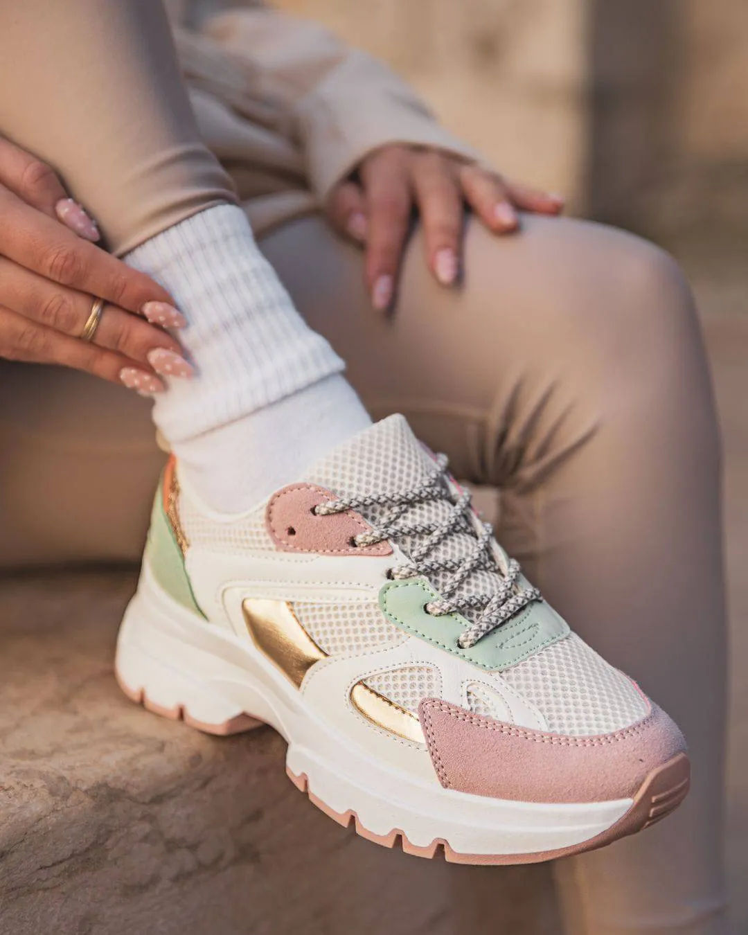 ZAPATILLAS MULTICOLORES CON CORDONES PARA MUJER  BAO